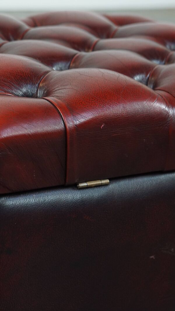 Pouf de rangement carré Chesterfield en cuir de vache rouge