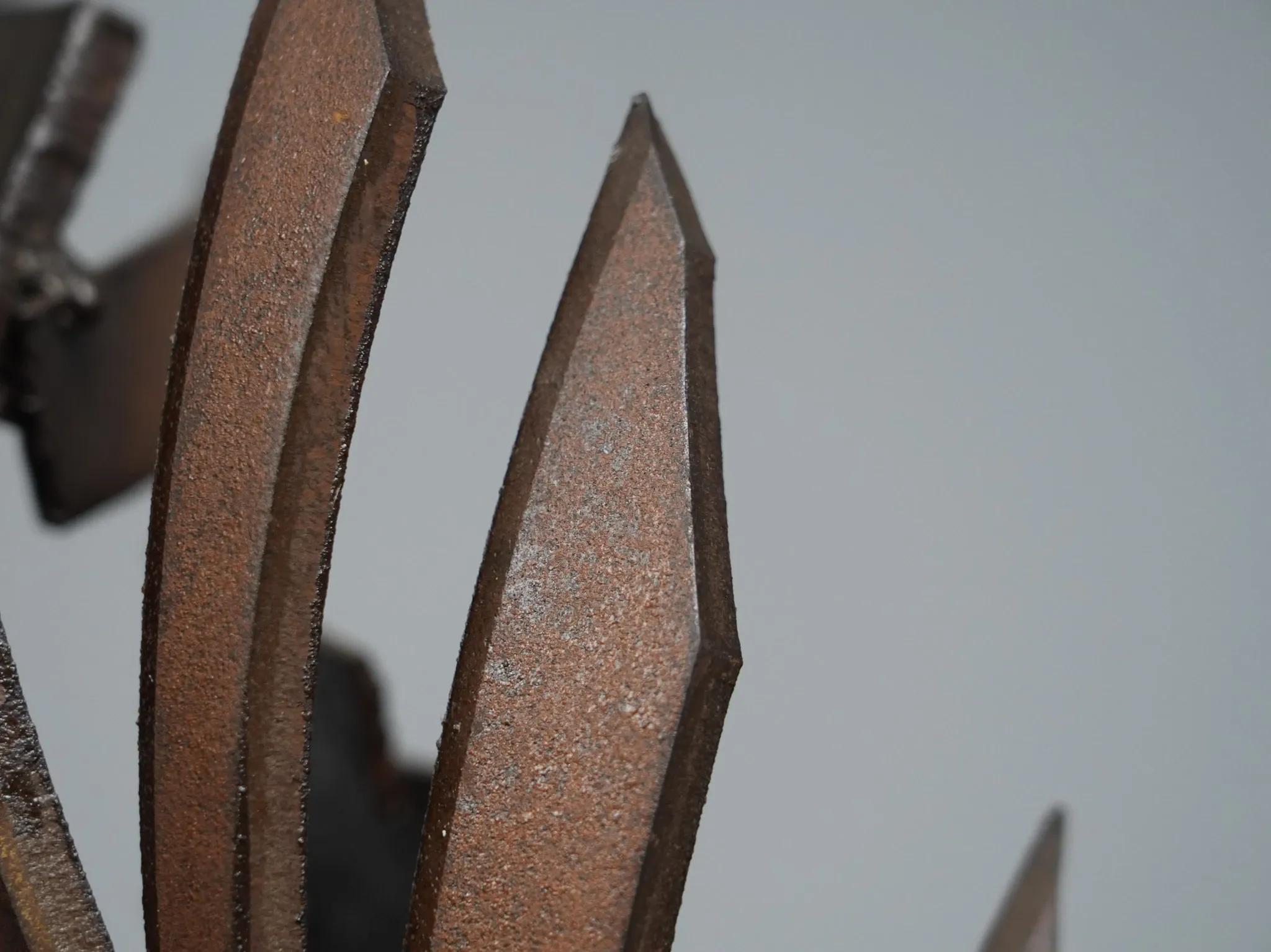 Sculpture en fer constructiviste abstraite, signée CH, Pays-Bas, années 1960 – II