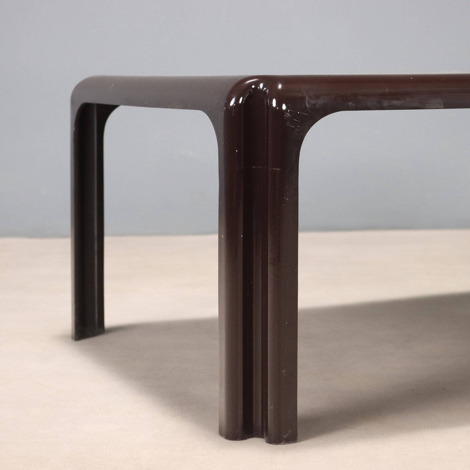 'Arcadia' coffee table Artemide - Design by Vico Magistretti