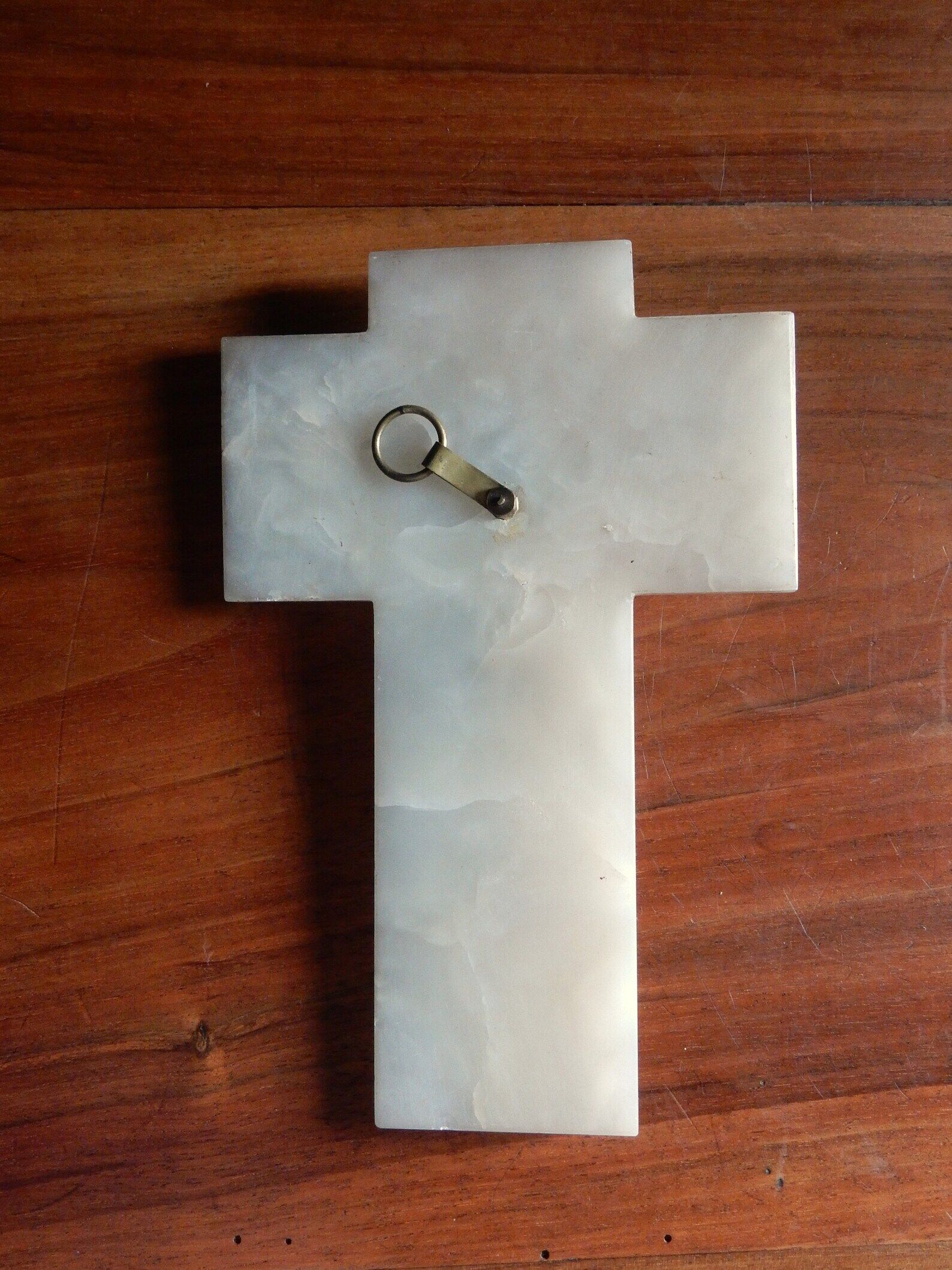Antique wall crucifix in white onyx