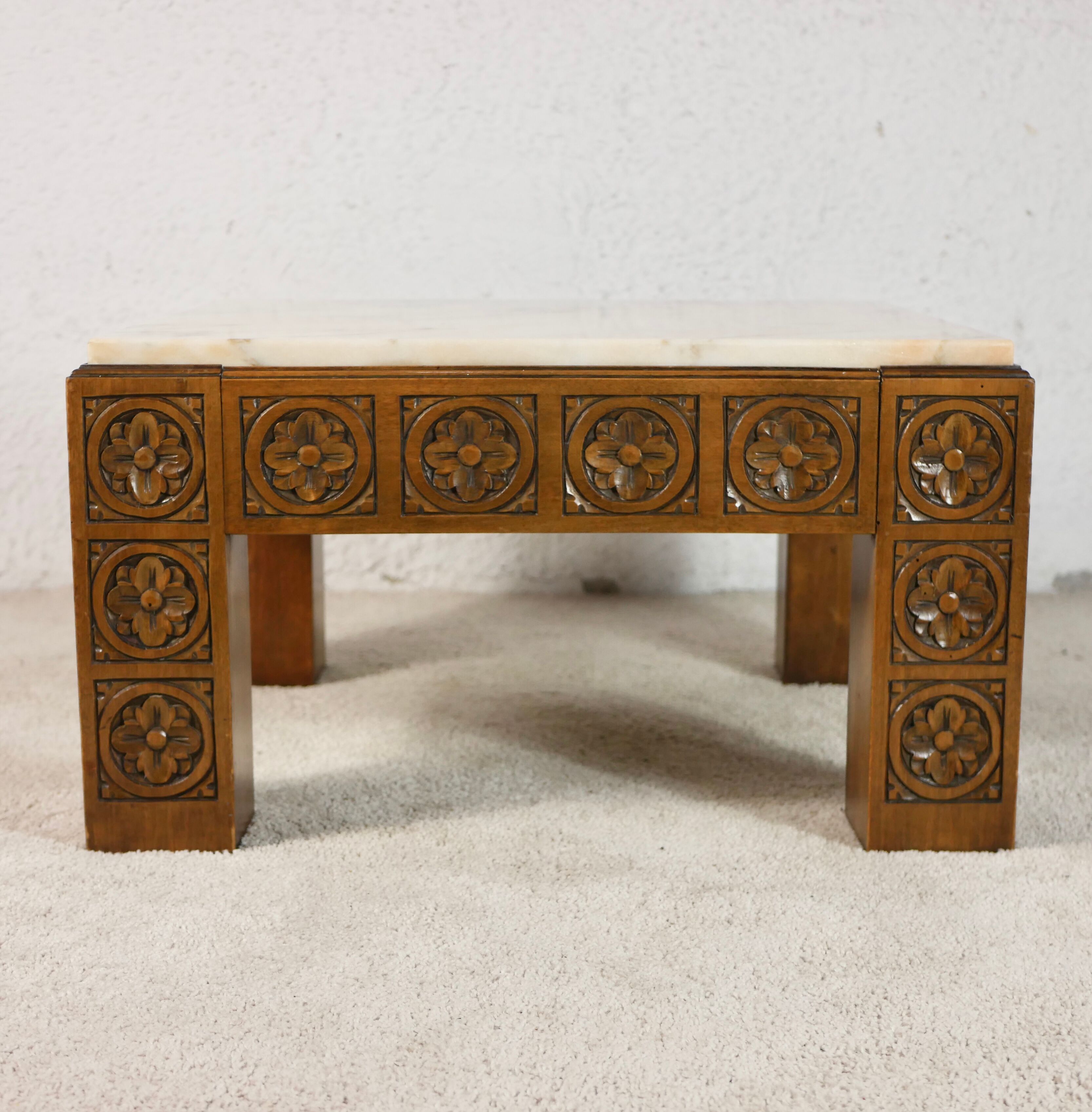 Table basse bois sculpté et marbre
