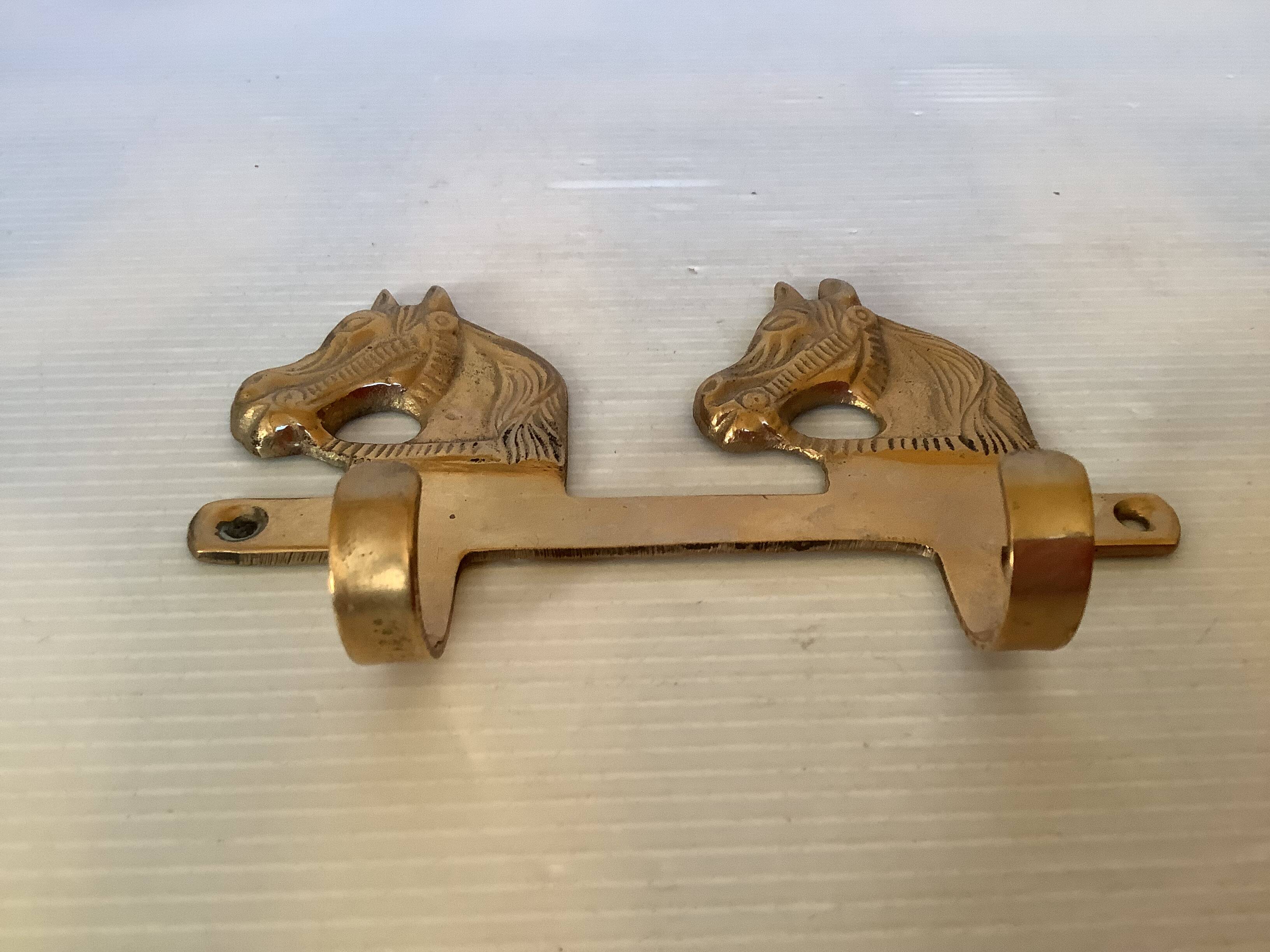 Wall-mounted coat rack with horses in brass