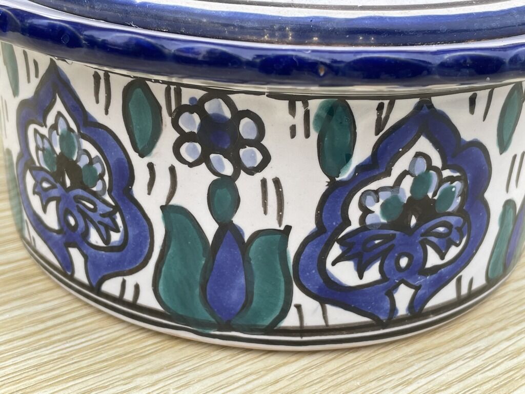 Ceramic pot with floral pattern
