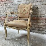 Fauteuil français avec tapisserie florale