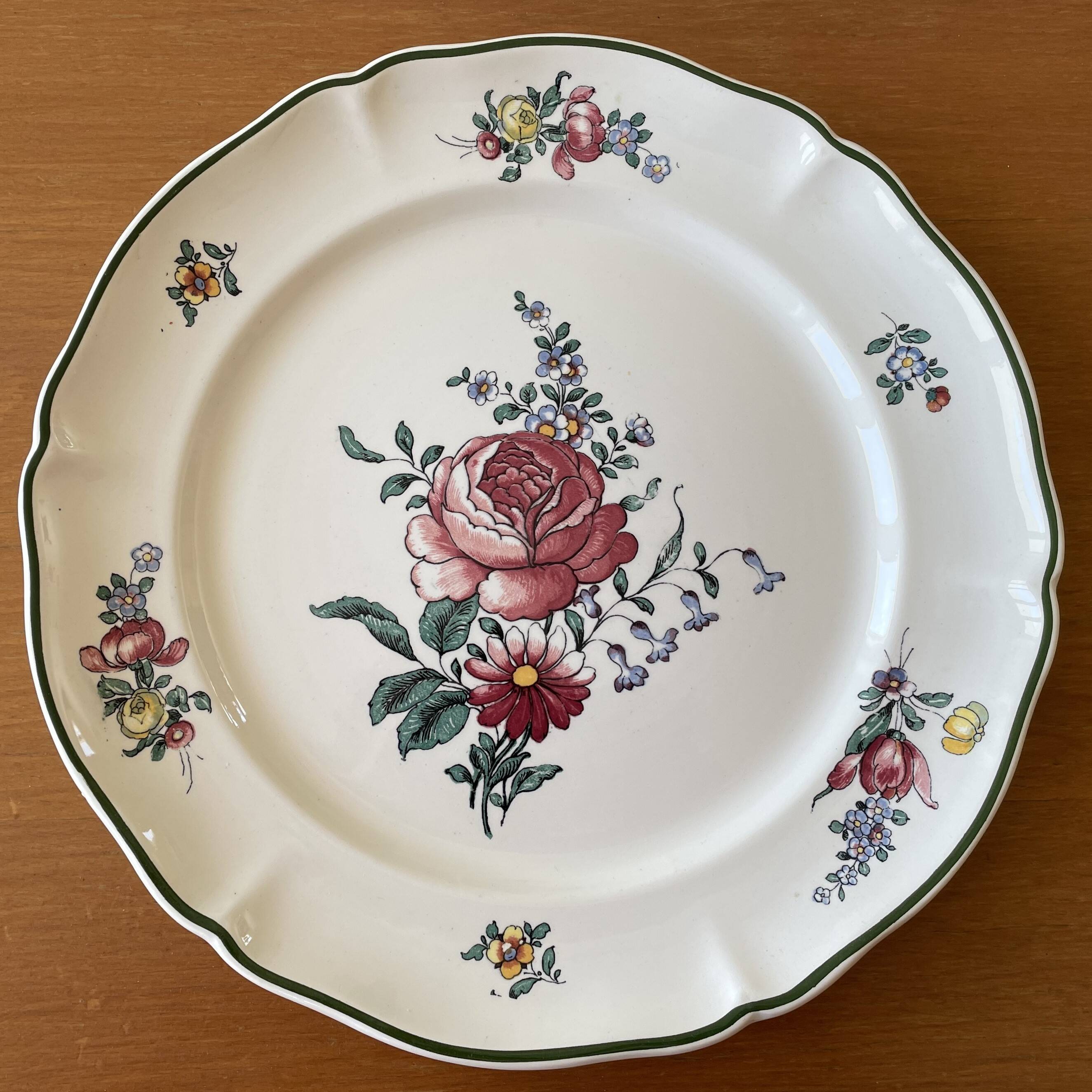 6 large antique earthenware dinner plates from Villeroy & Boch