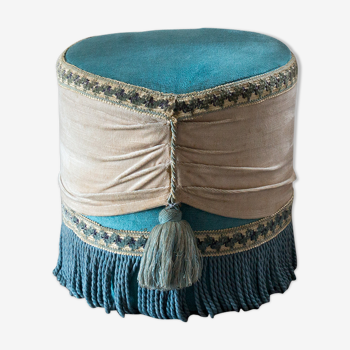 Pouf en velours bleu