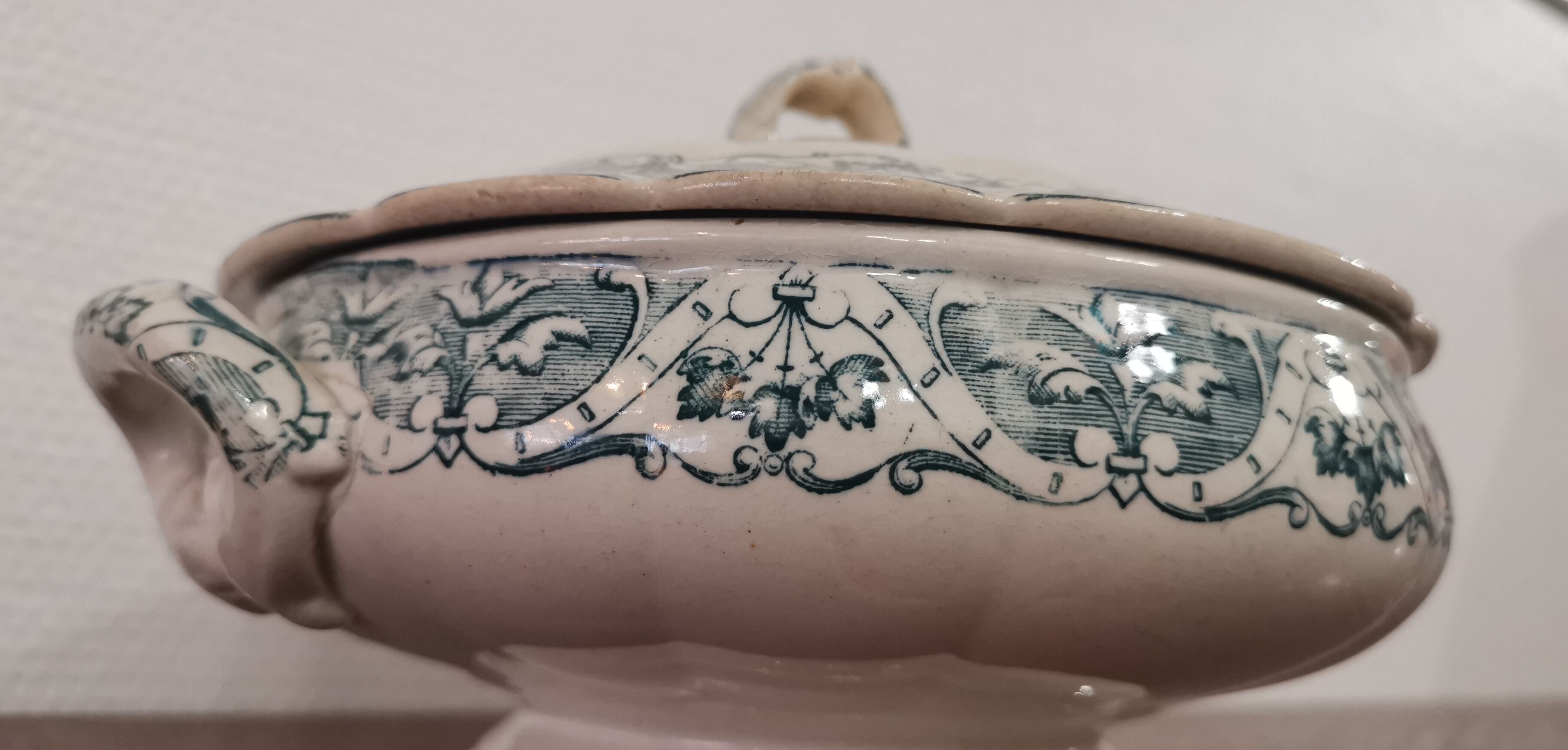 White Iron Earth tureen with green patterns