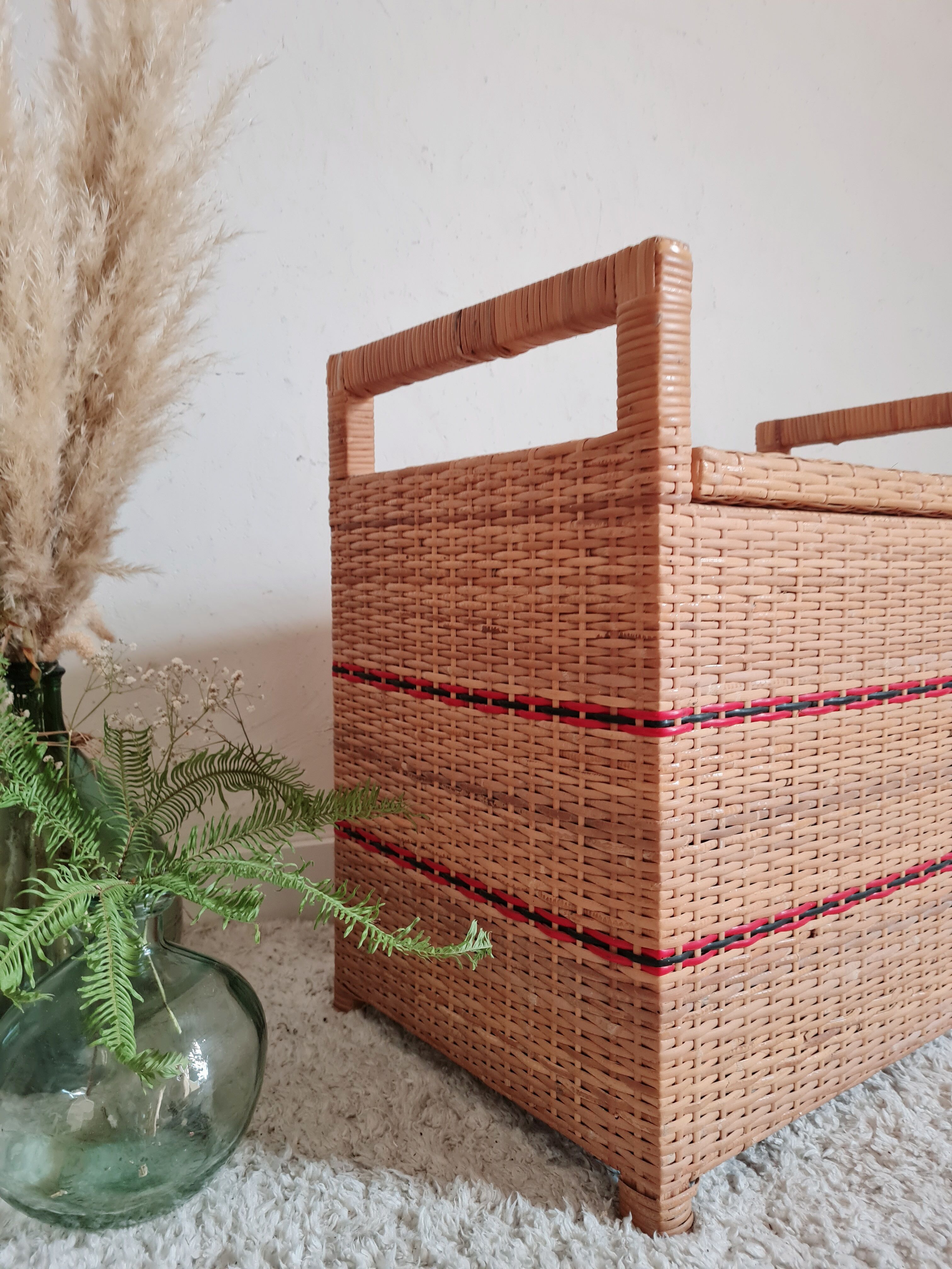 Retro rattan chest bench