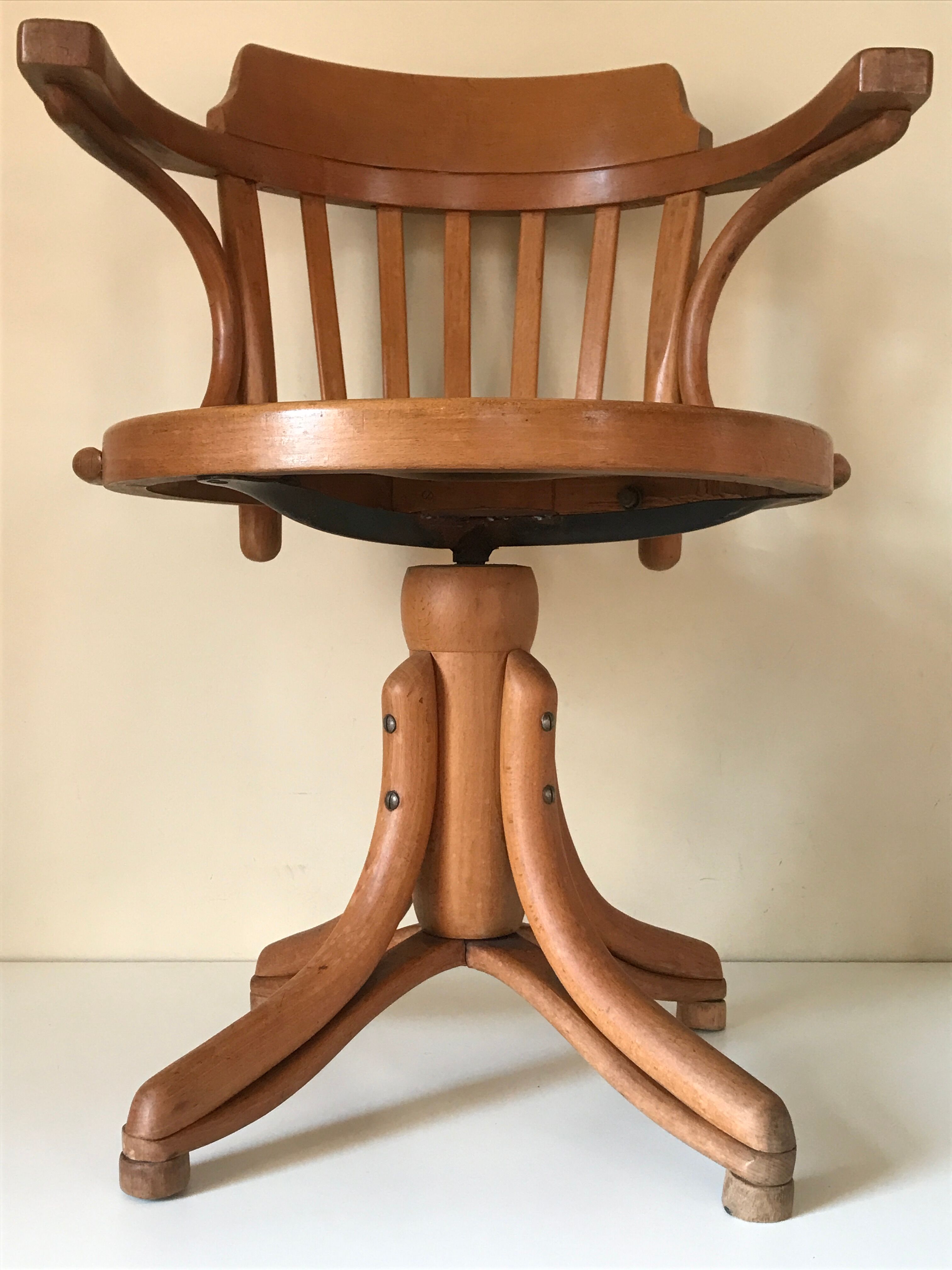 Fauteuil tournant thonet