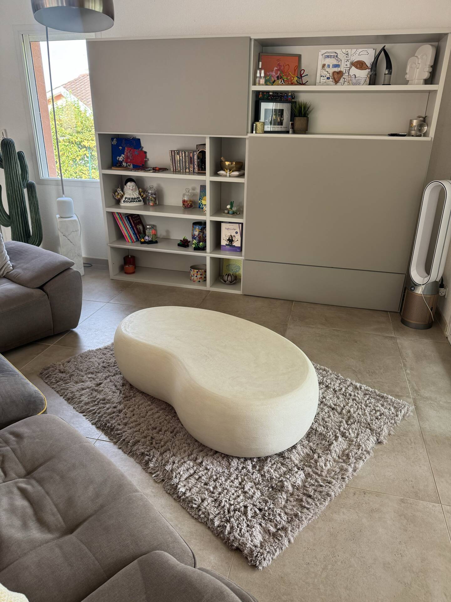 Table basse en béton ciré, micro-ciment forme haricot