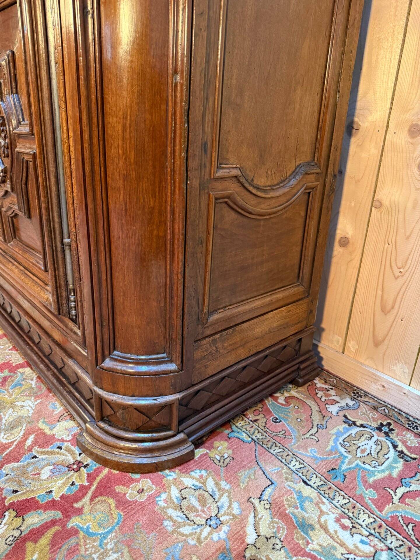 Armoire / Bonnetière d'époque Louis XIV