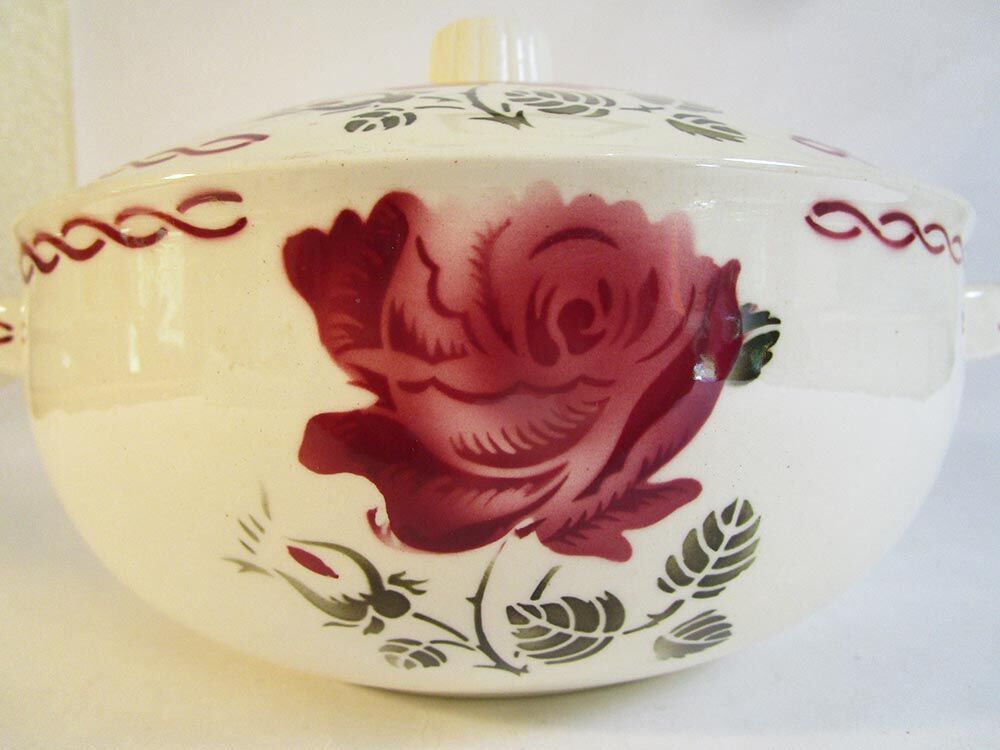 Badonviller tureen pot with red roses