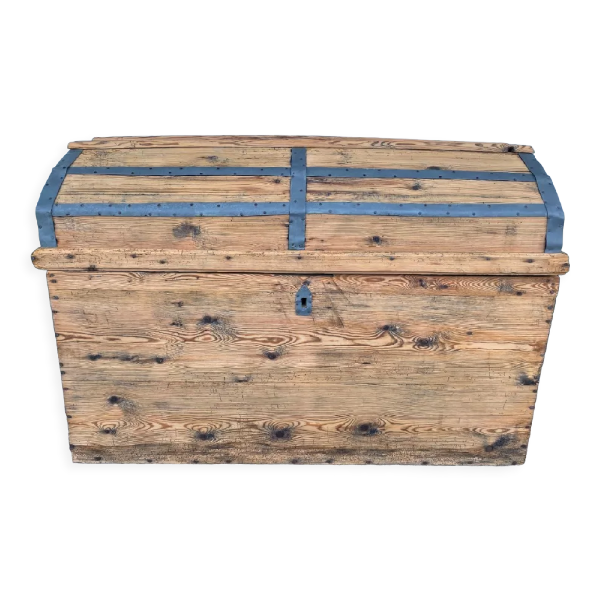 Old trunk restored in wood and zinc rounded top