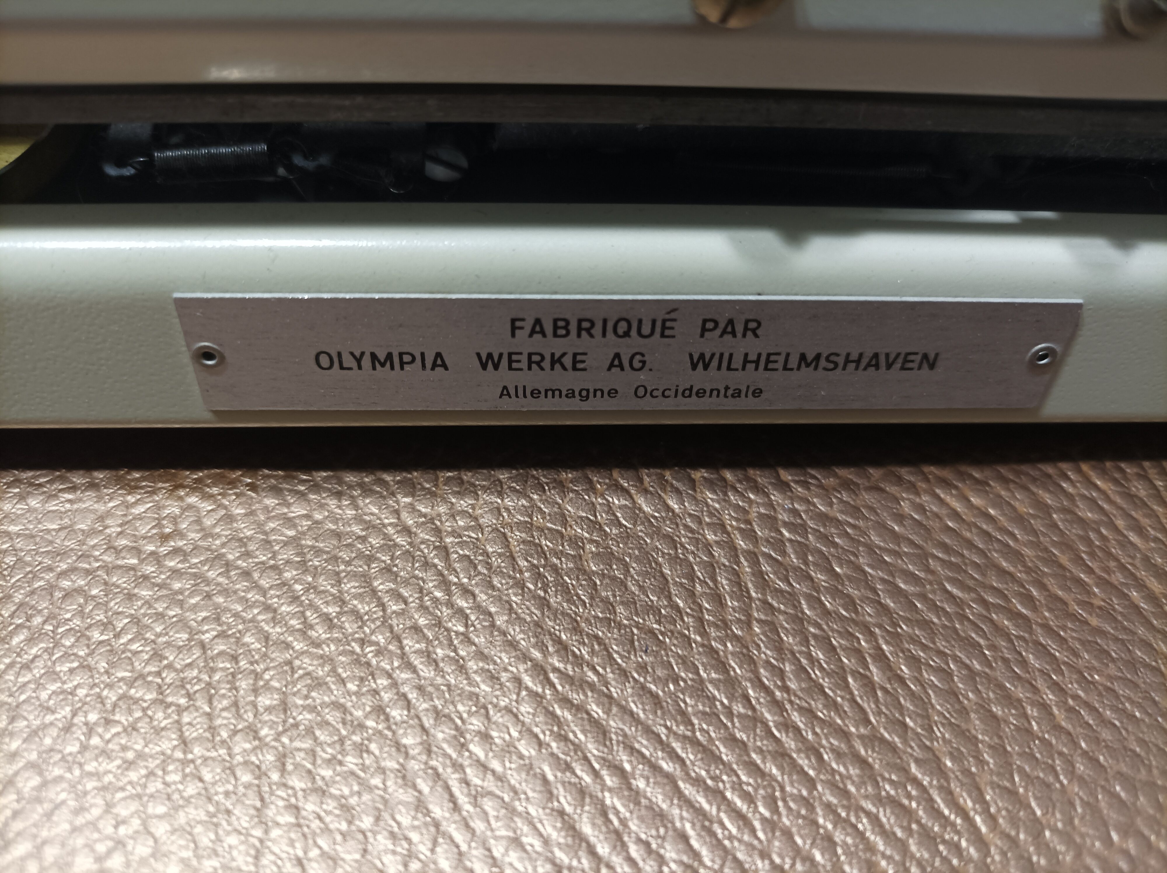 Vintage Olympia Splendid 66 machine + bag + manual