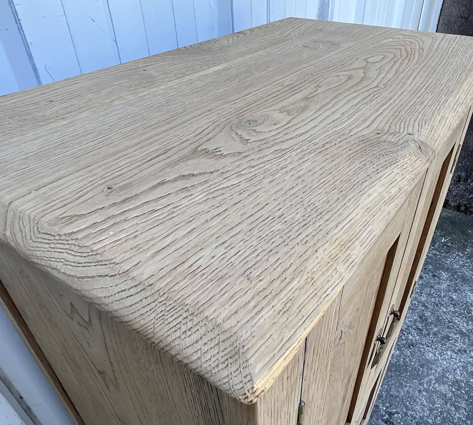 Solid oak storage unit – Contemporary country style