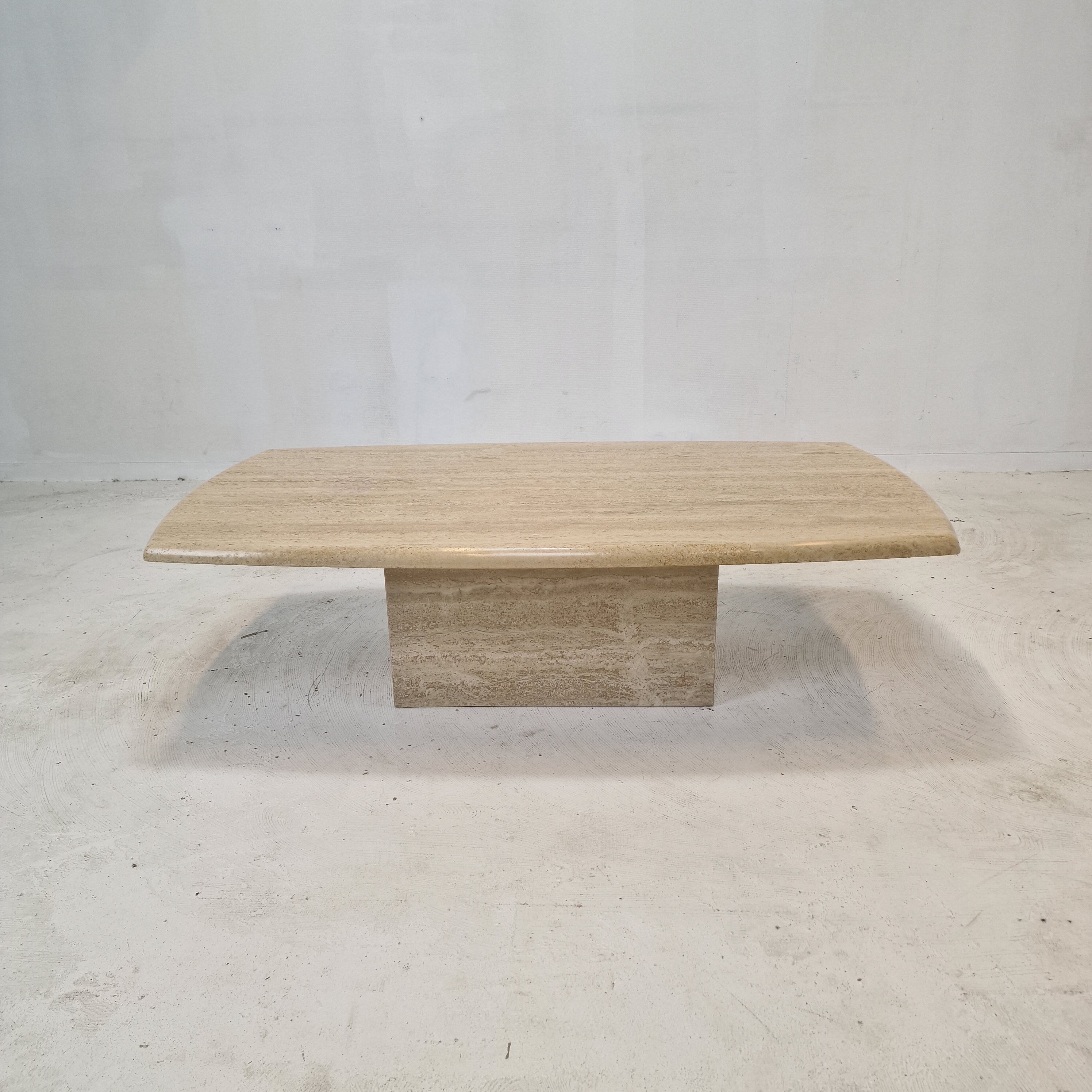 Italian coffee table in travertine, 1980s
