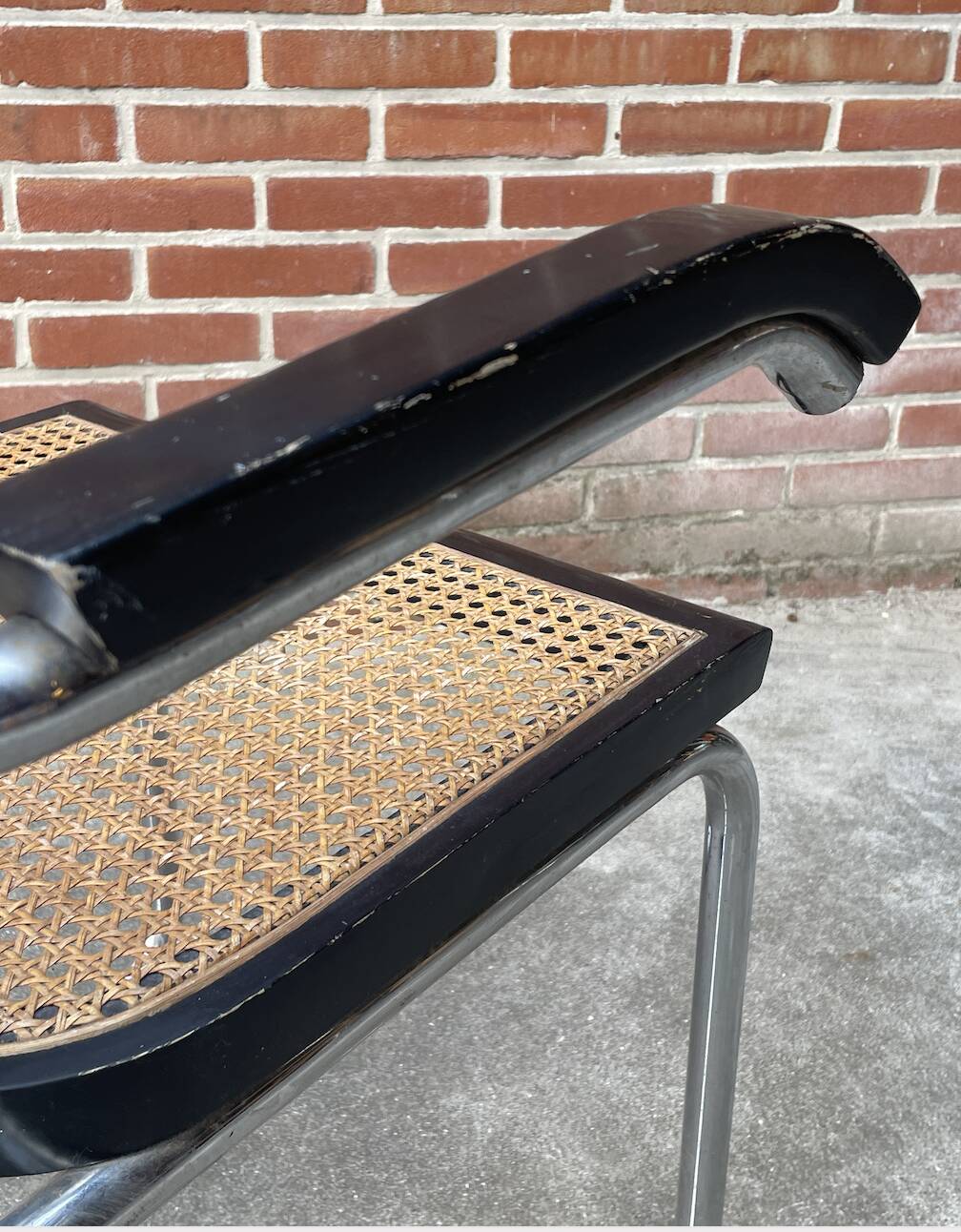 Chaise Cesca B64 avec accoudoirs by Marcel Breuer Design en noir