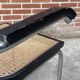 Chaise Cesca B64 avec accoudoirs by Marcel Breuer Design en noir