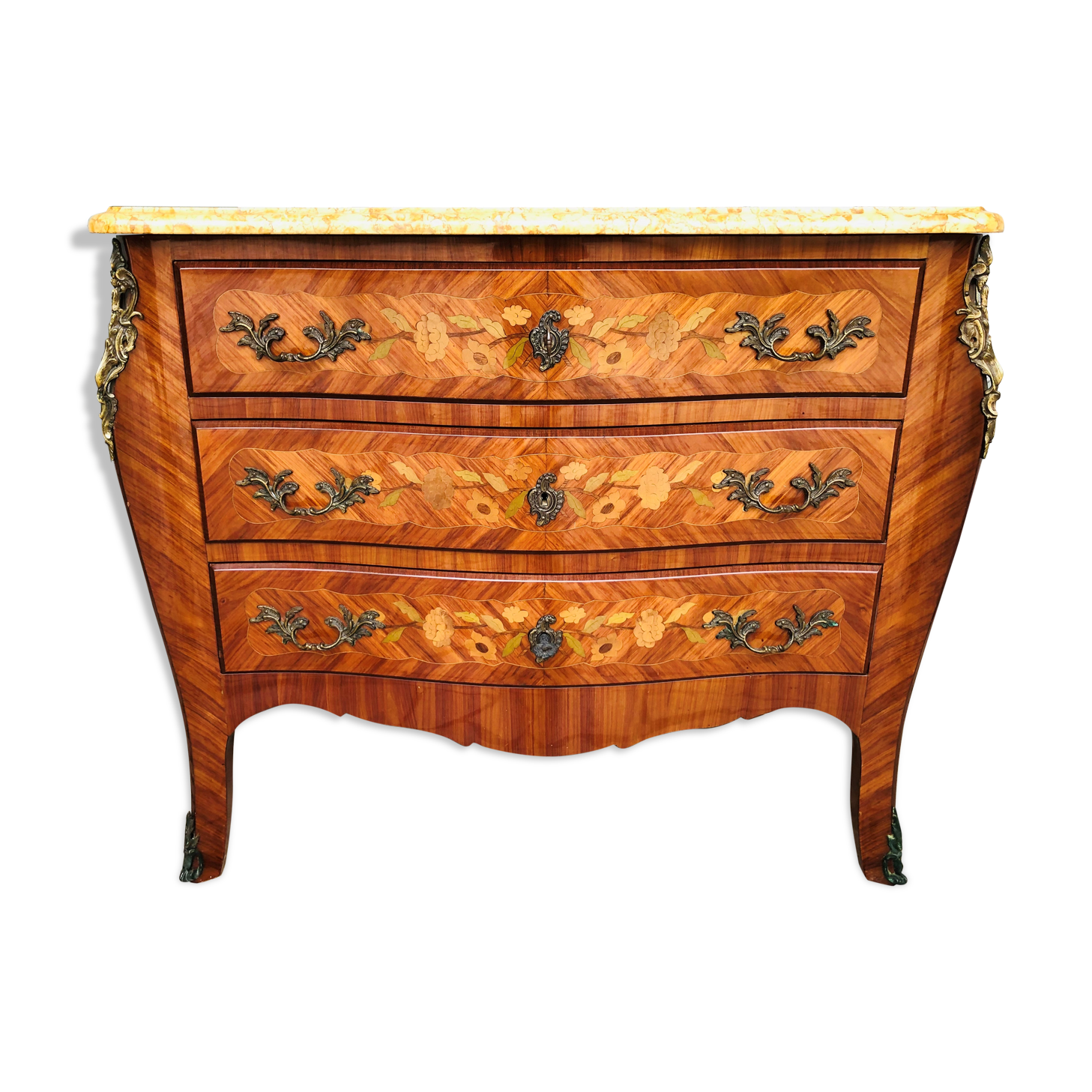 Commode trois tiroirs en marqueterie de style Louis XV