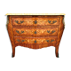 Commode trois tiroirs en marqueterie de style Louis XV