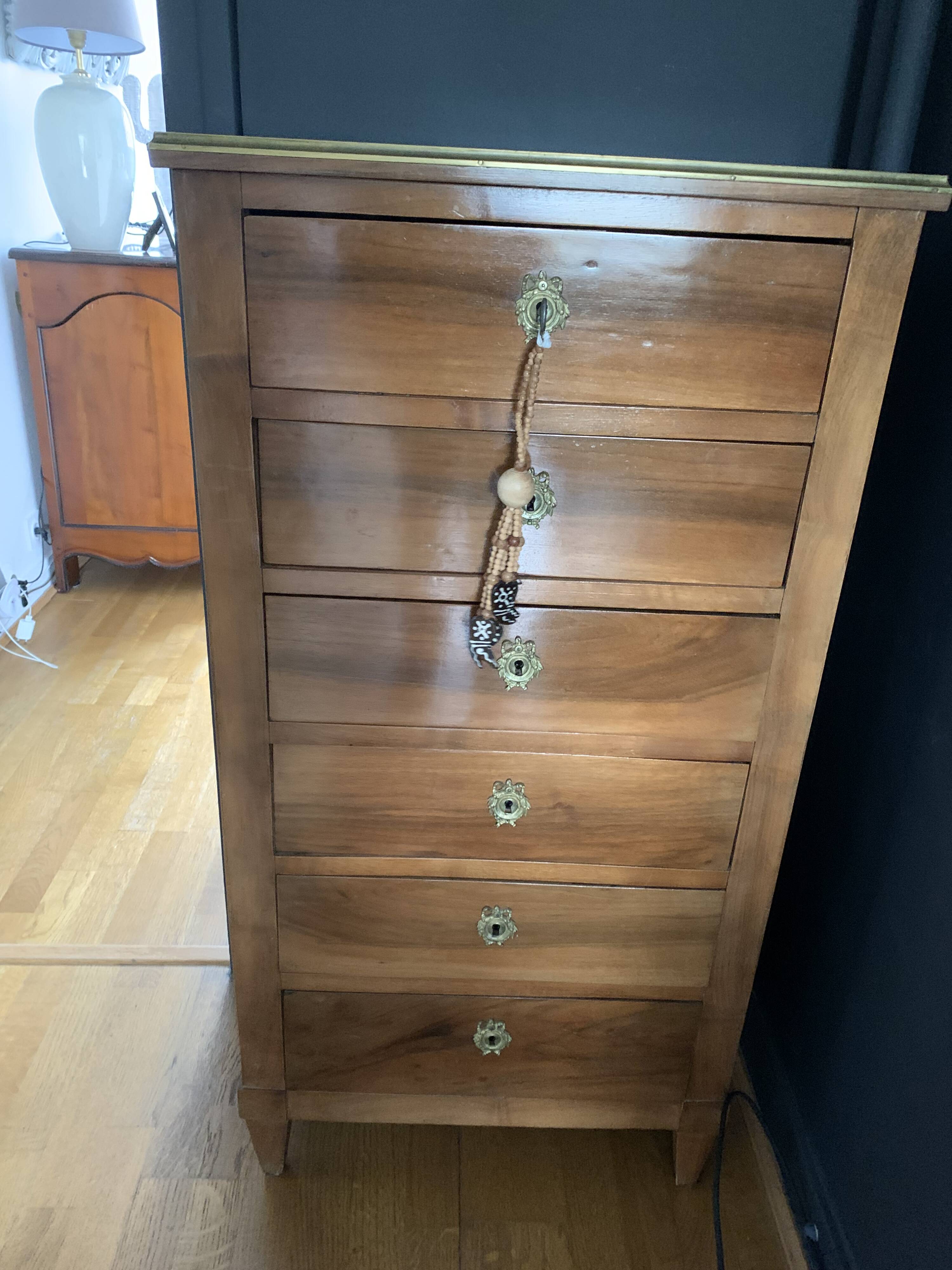 Blond mahogany veneered chiffonier 20th