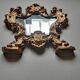 Petit miroir suspendu en métal doré