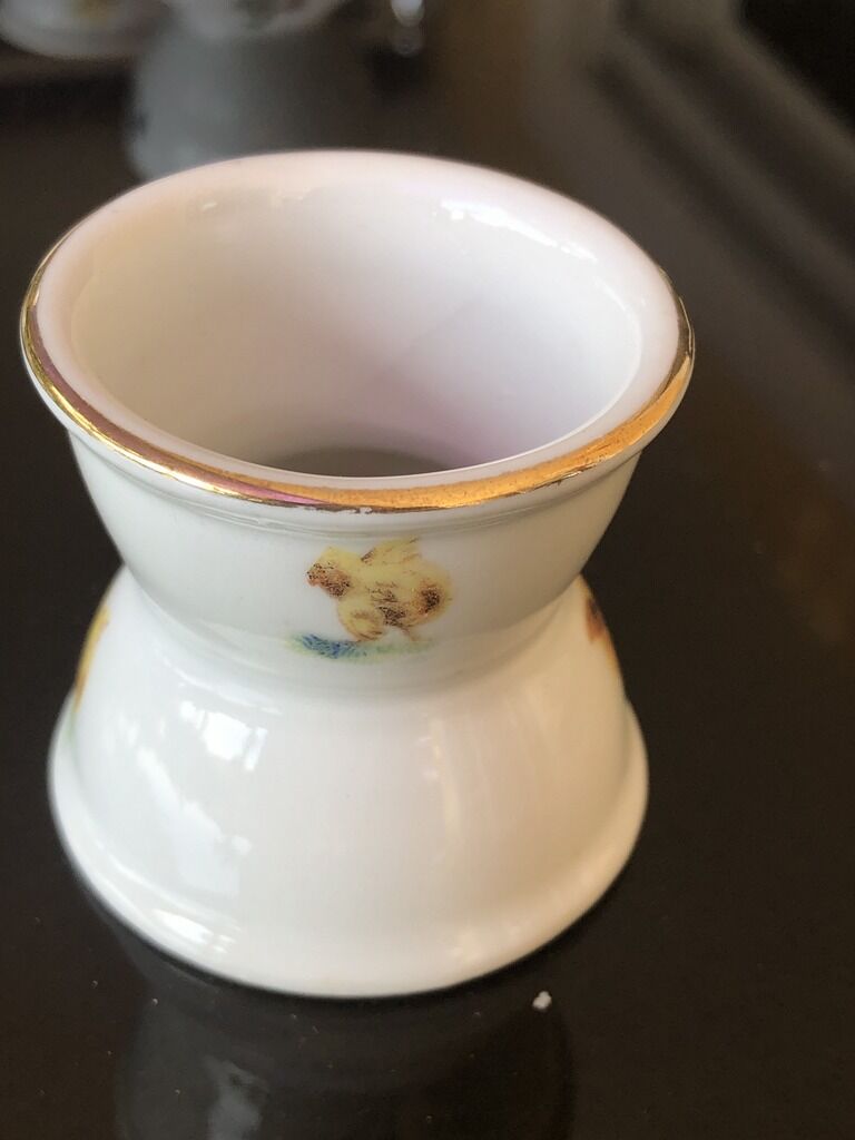 2 vintage porcelain shells