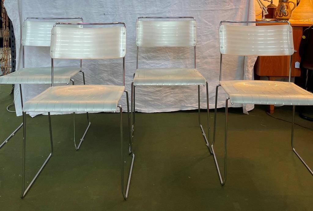 Set of 4 Italian Spilimbergo chairs in chromed steel and white plastic