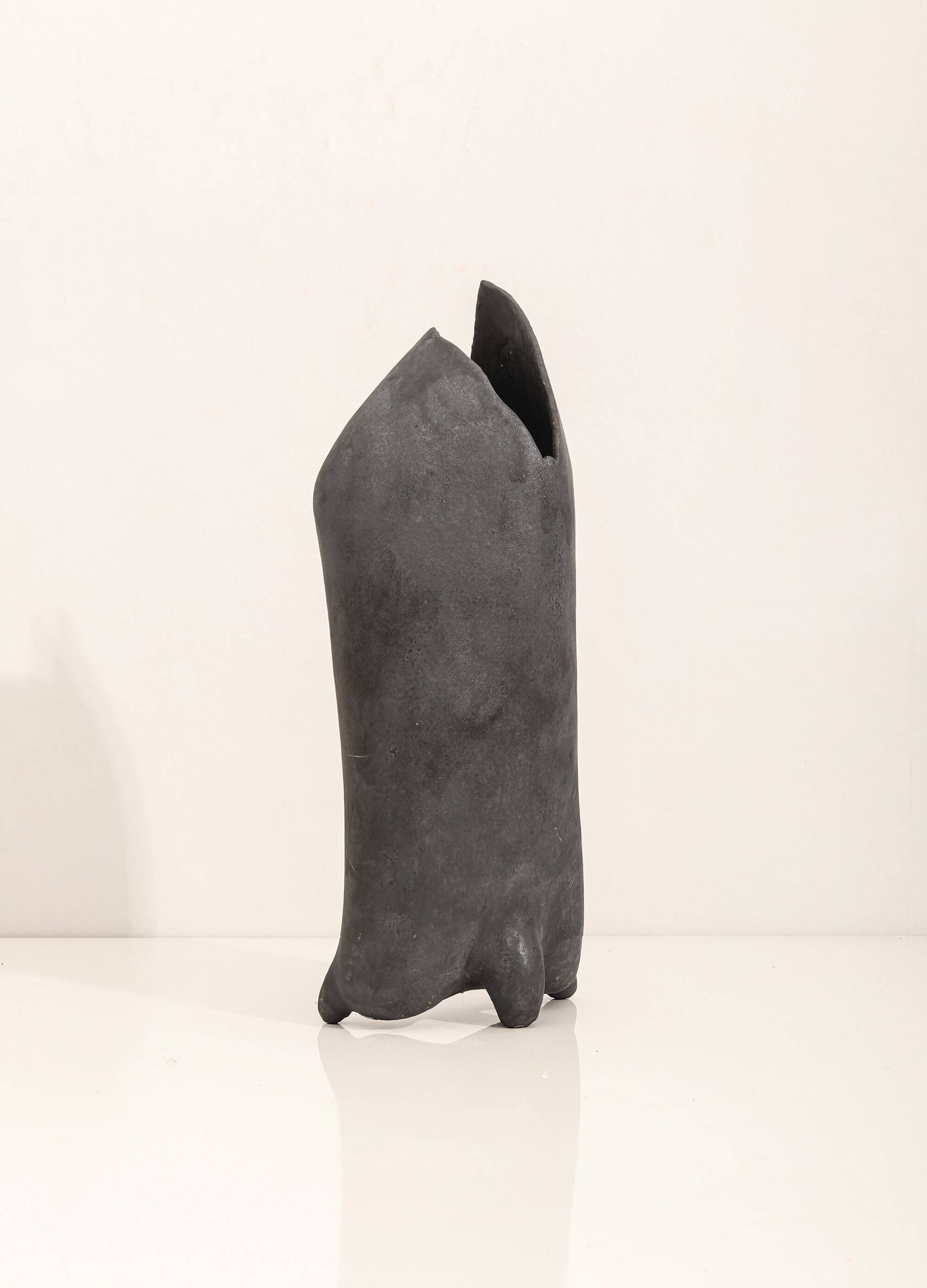 Pottery made by Japanese master potter Kazuo Takiguchi.