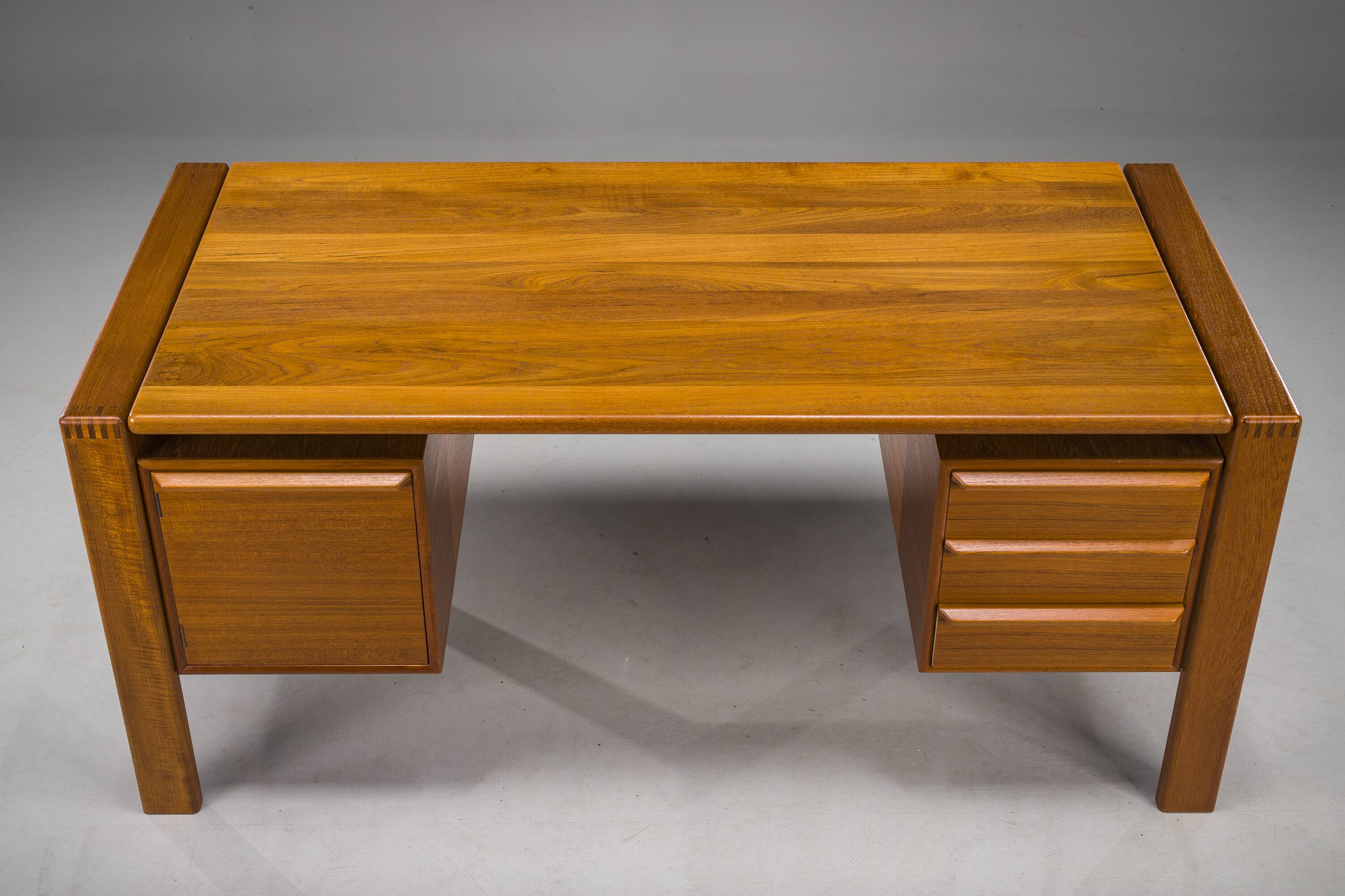 Mid-Century Teak Freestanding Desk from GV Møbler, 1960s
