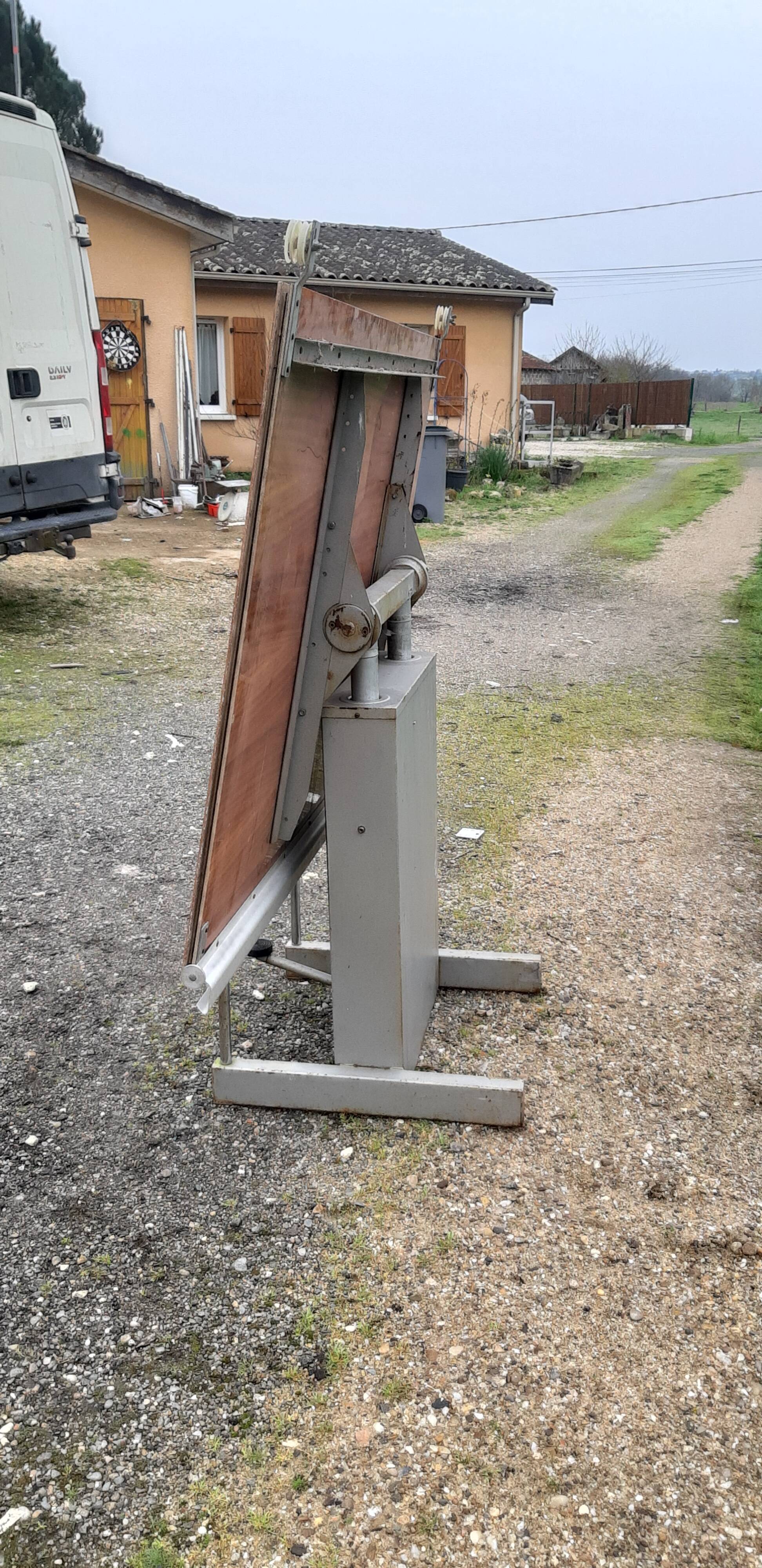 Drawing table by Jeandal Besançon