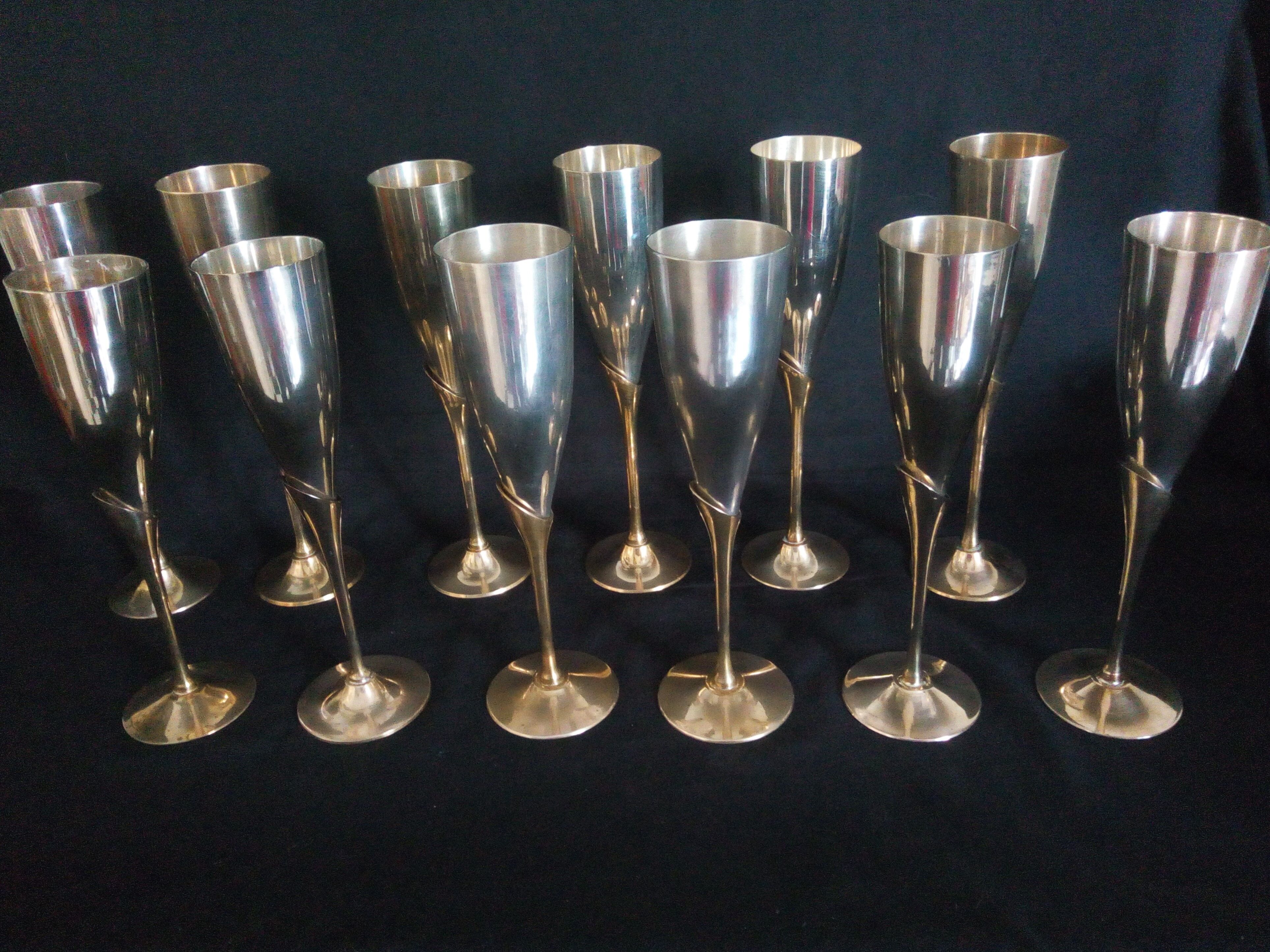 Lot of 12 silver metal flutes on brass stand