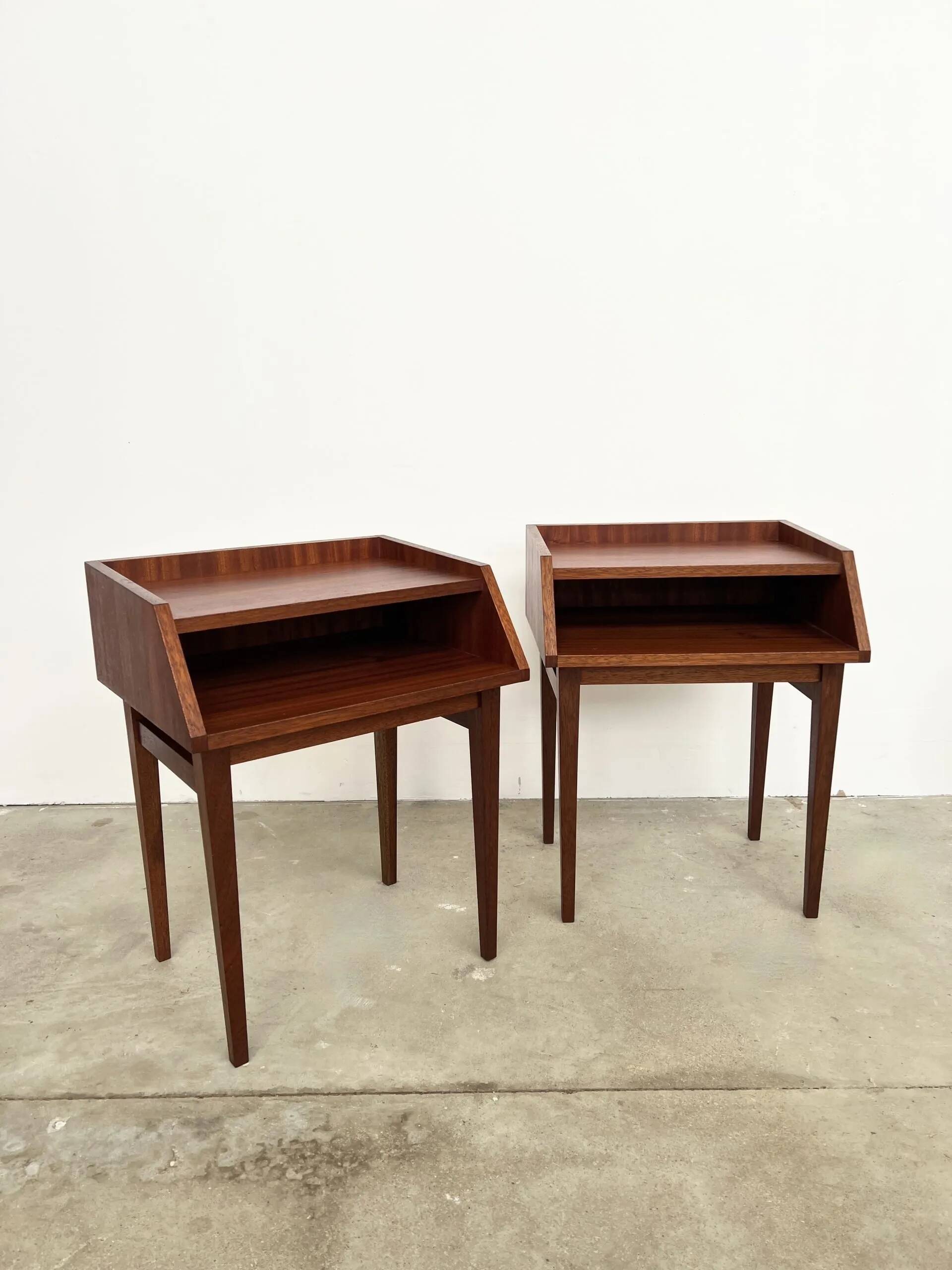 Vintage teak bedside tables (H53cm) – minimalist design and open niche.