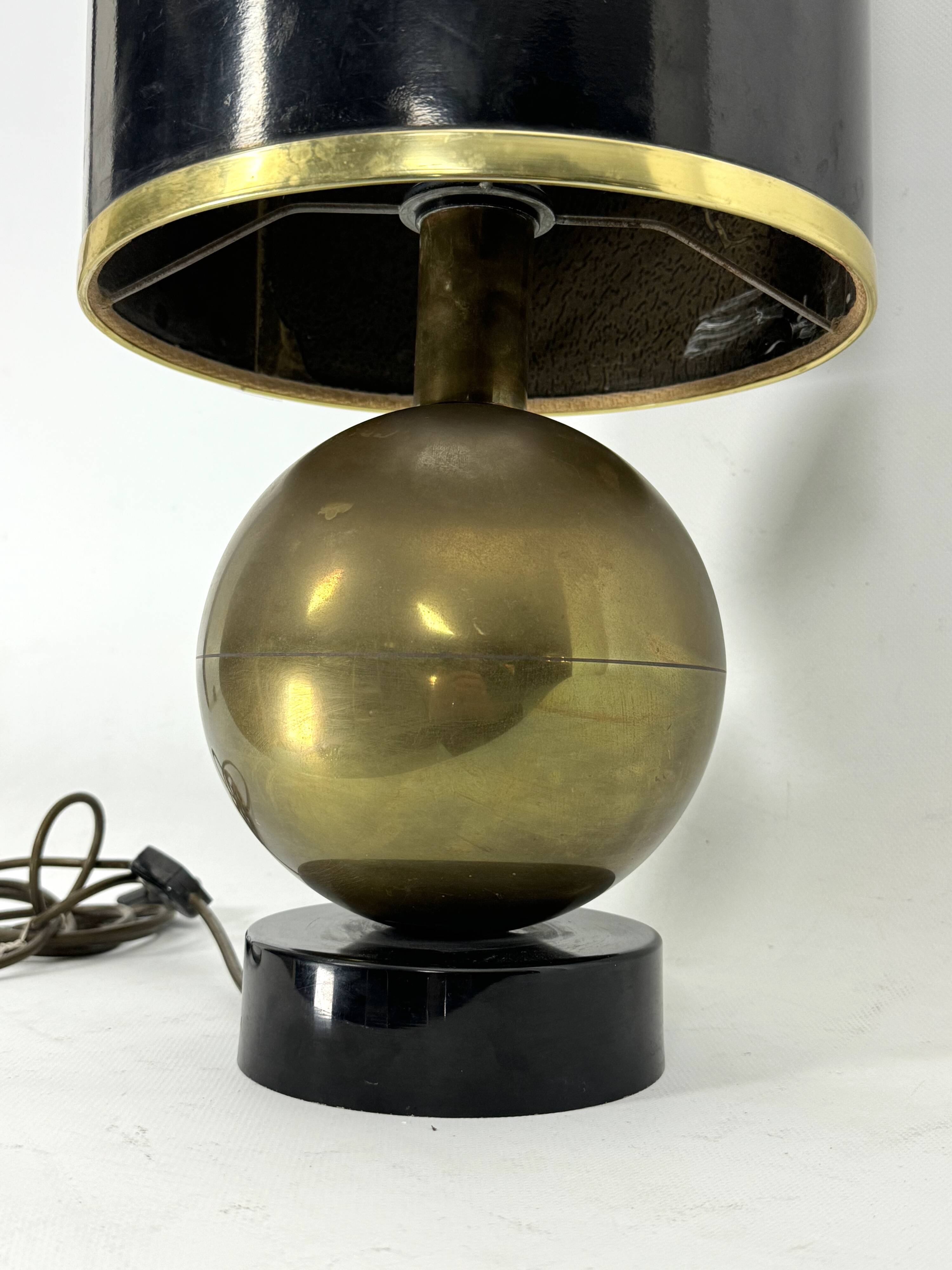 Vintage Brass sphere table lamp. Italy 1970s