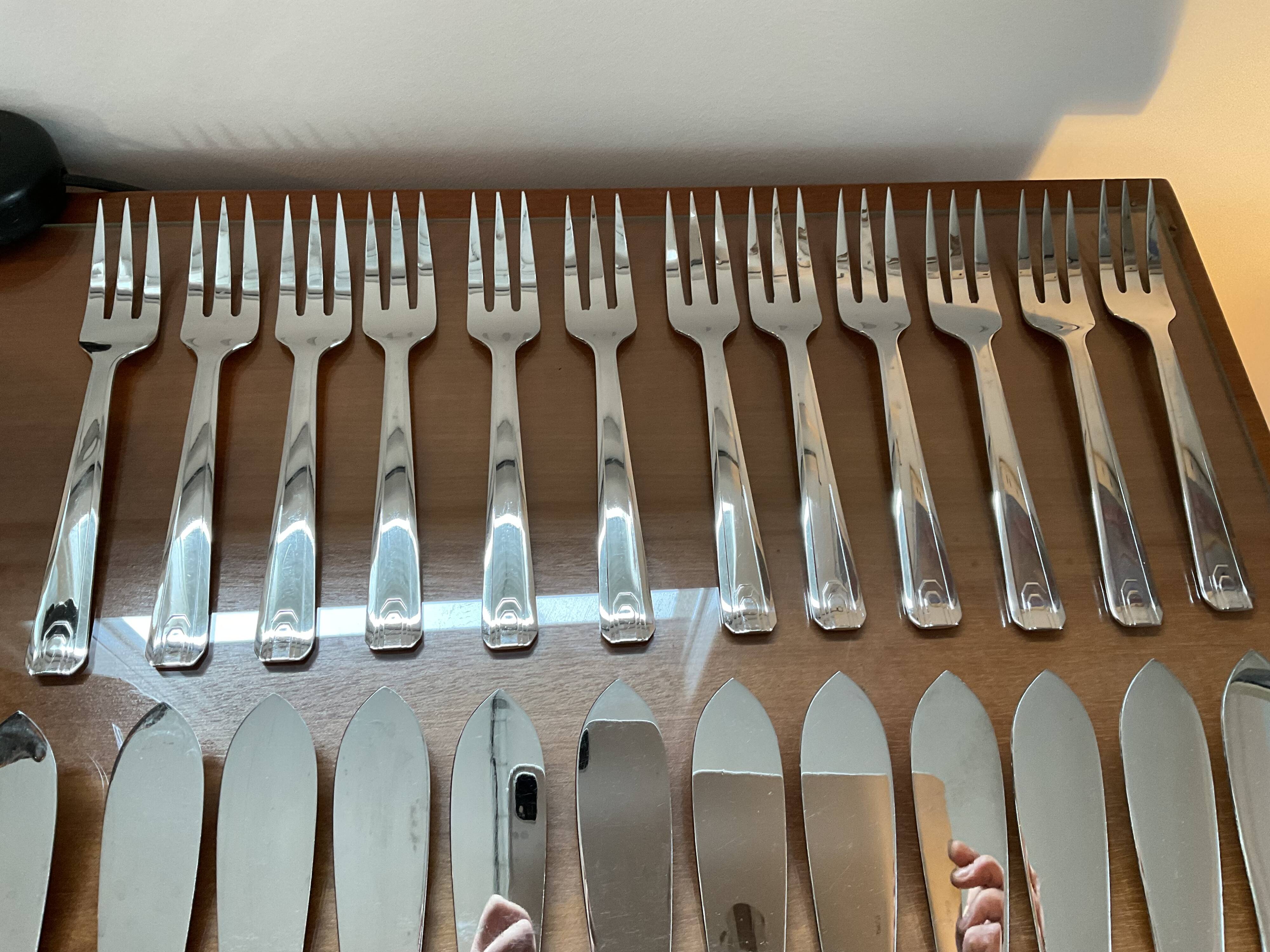 Stainless fish cutlery, 12 knives and 12 forks