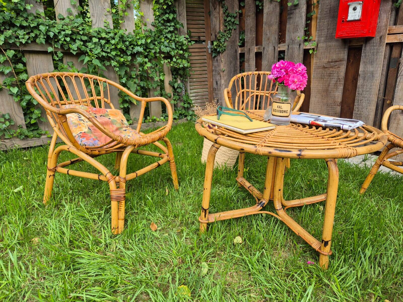 Vintage rattan lounge