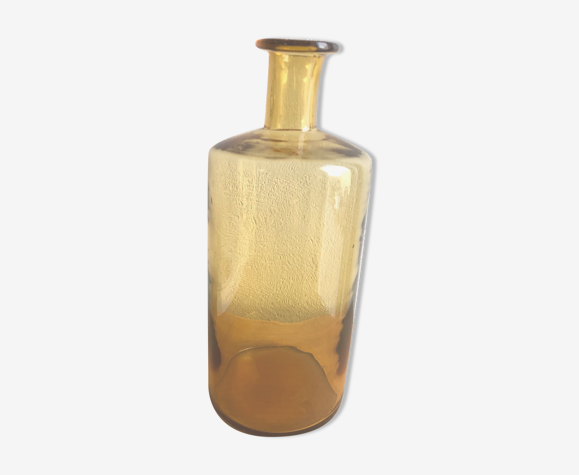 Brown glass pharmacy bottle