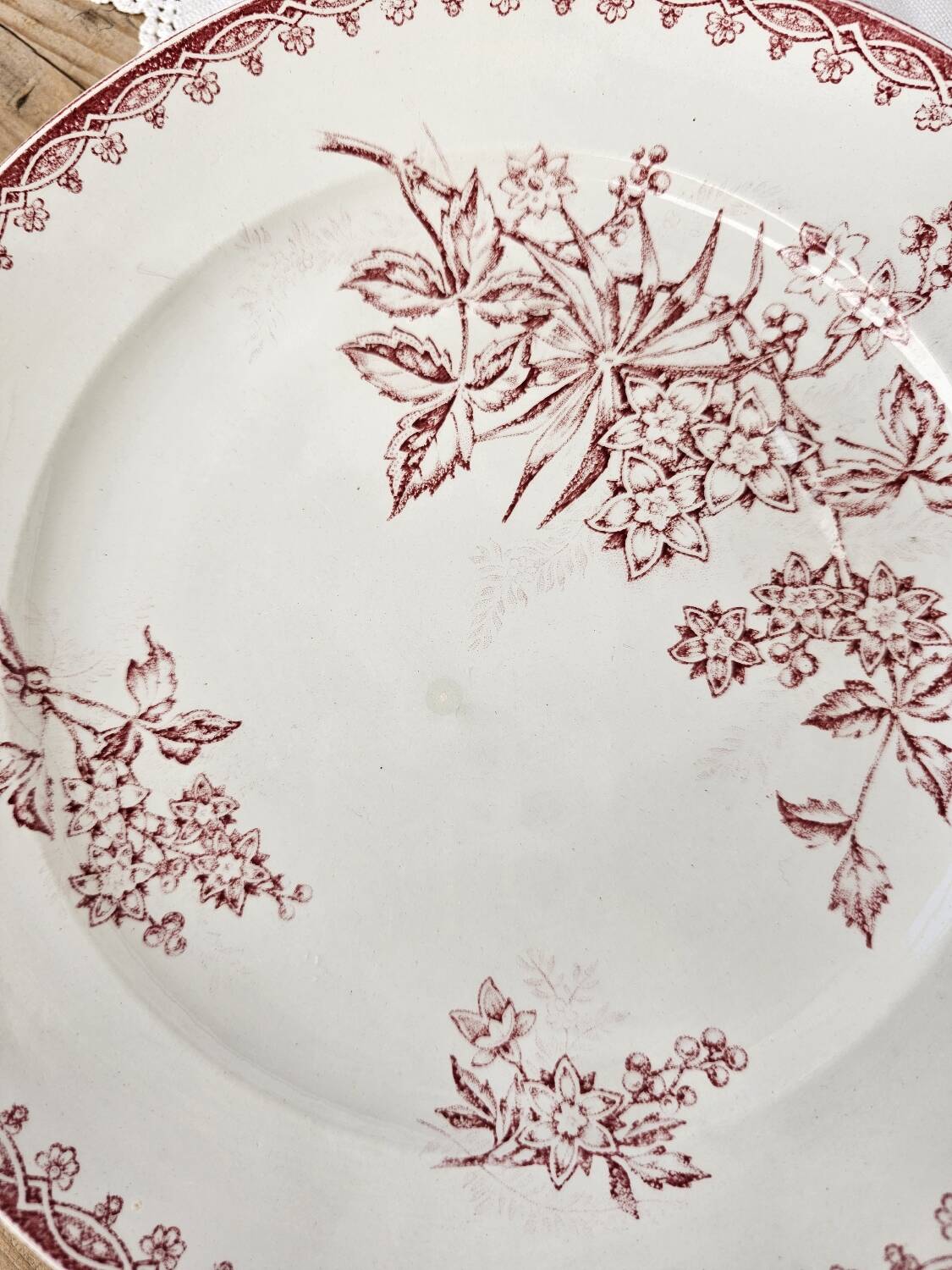 “Margot” flat plates Terre de Fer