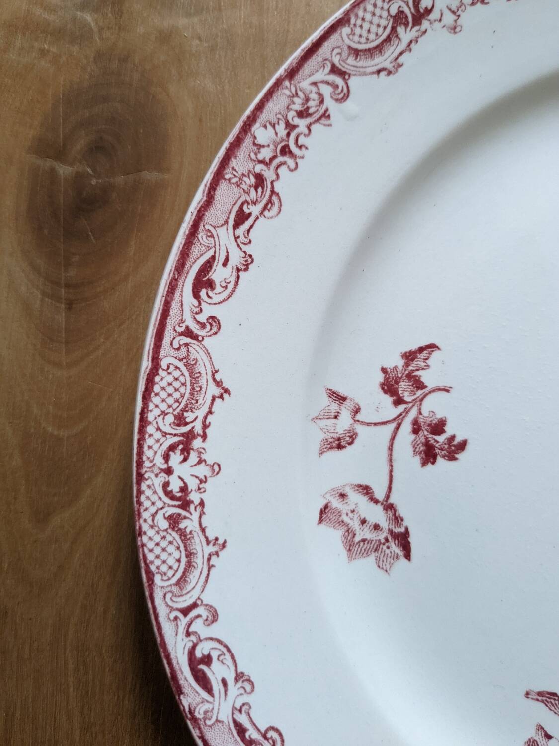 Three Fontanges Sarreguemines flat plates