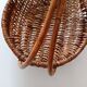 Panier plat en osier tressé