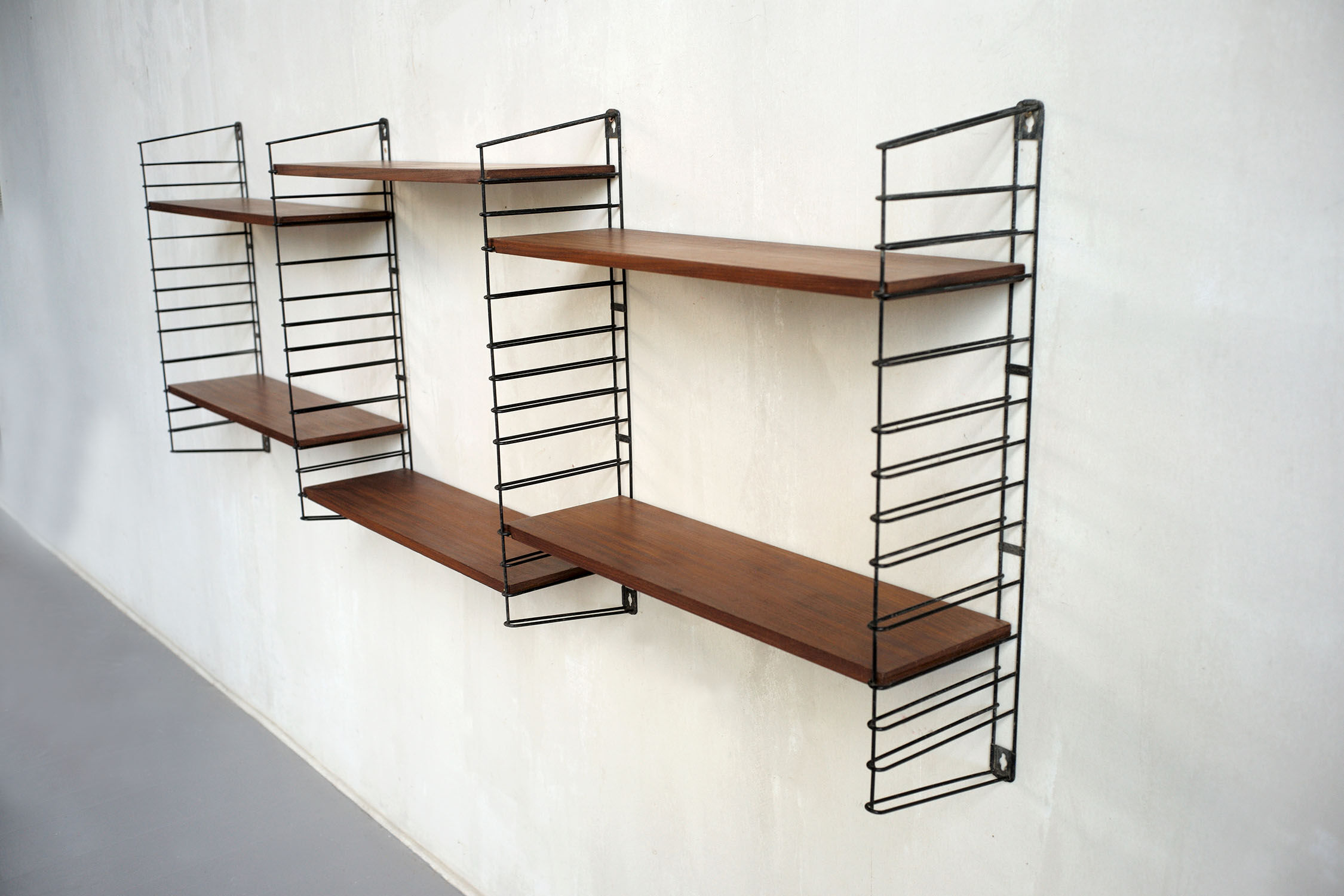 Tomado wall bookcase, Holland 1960