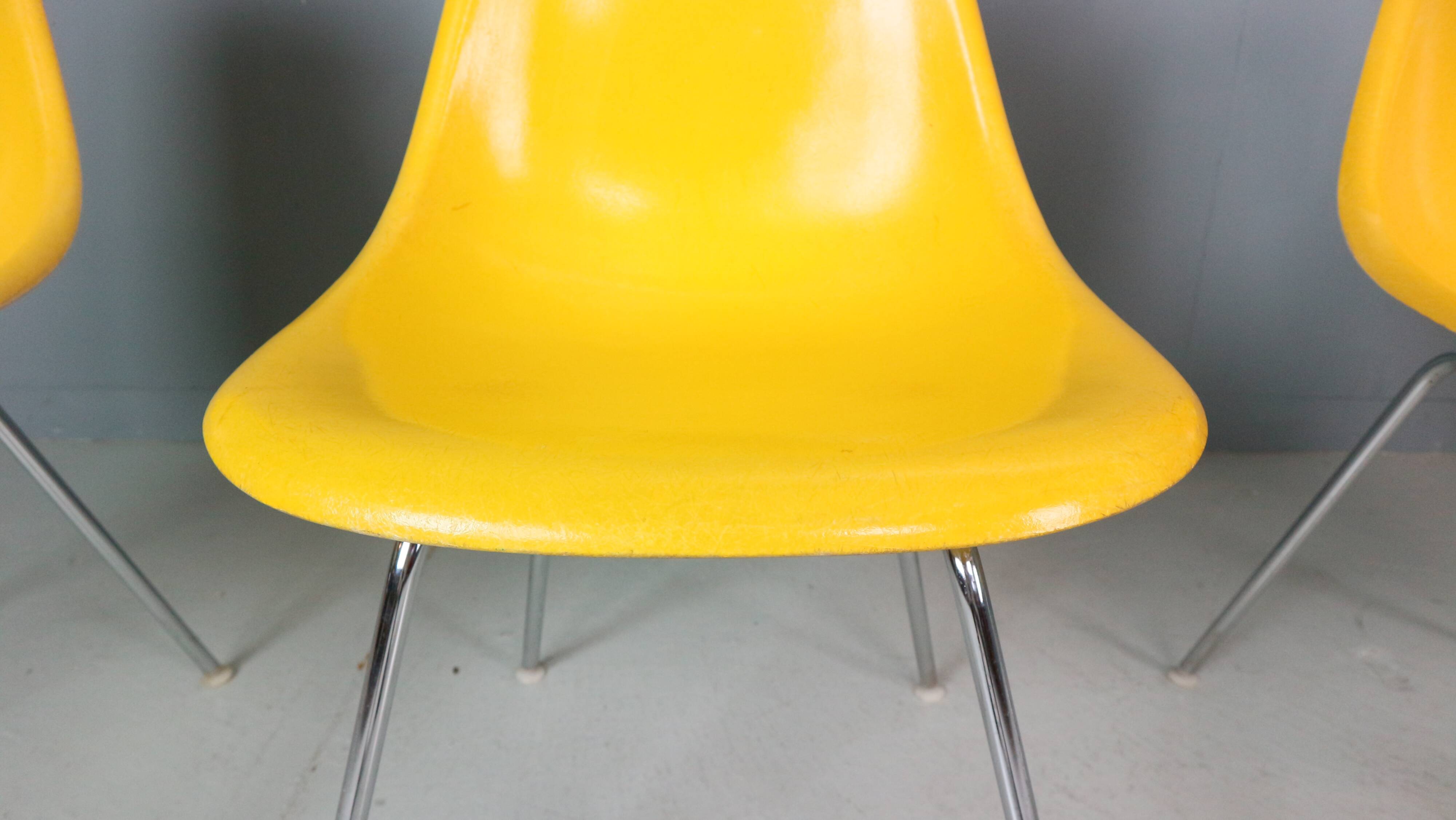 Charles & Ray Eames Set of 4 Yellow "La Fonda" Chairs for Herman Miller, 1960
