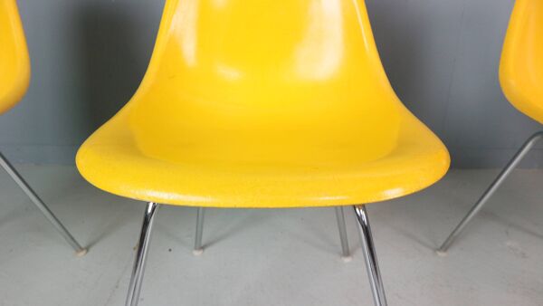 Ensemble de 4 chaises jaunes « La Fonda » de Charles & Ray Eames pour Herman Miller, 1960