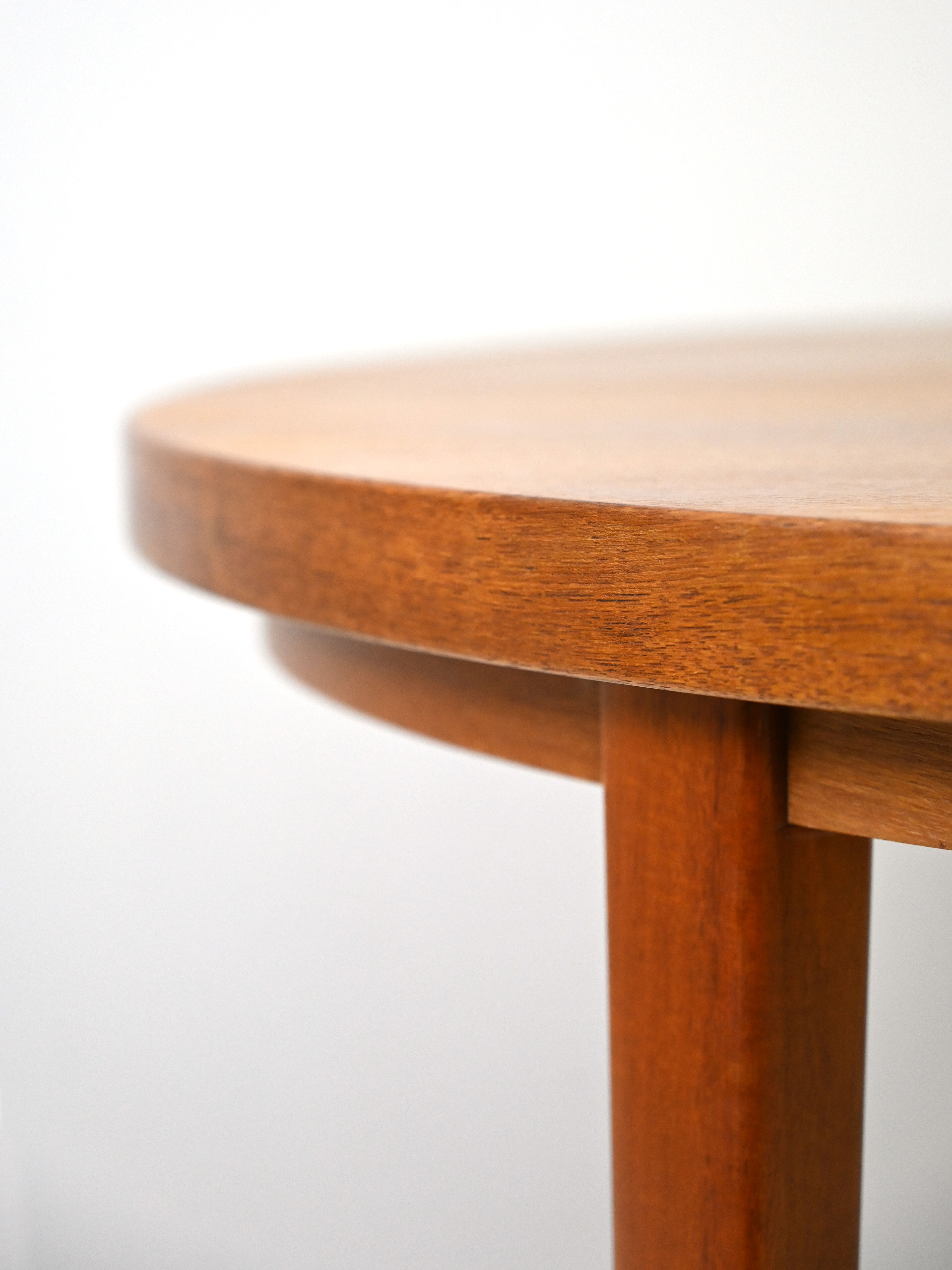 1960s Extendable round dining table