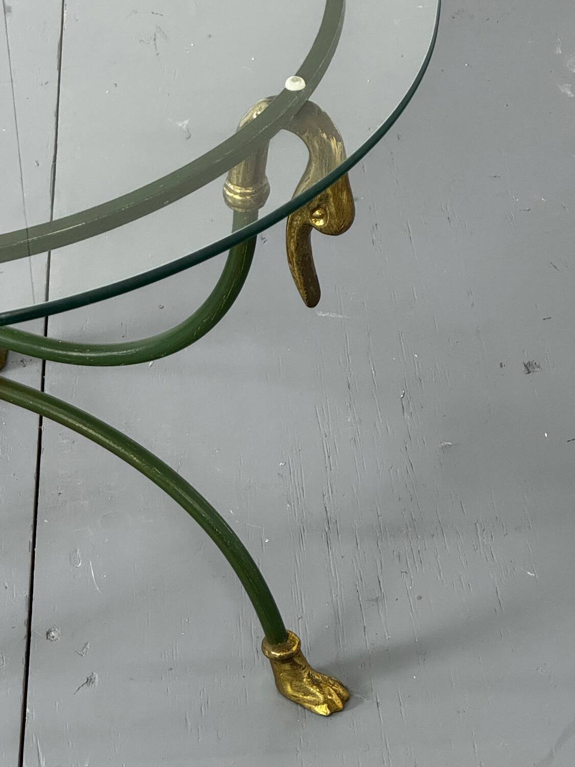 Table d'appoint "cygne" en acier et laiton par Maison Jansen, années 1970