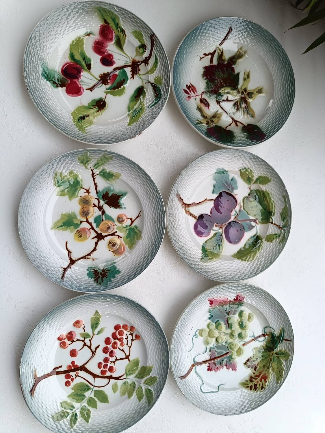 Barbotine dessert plates