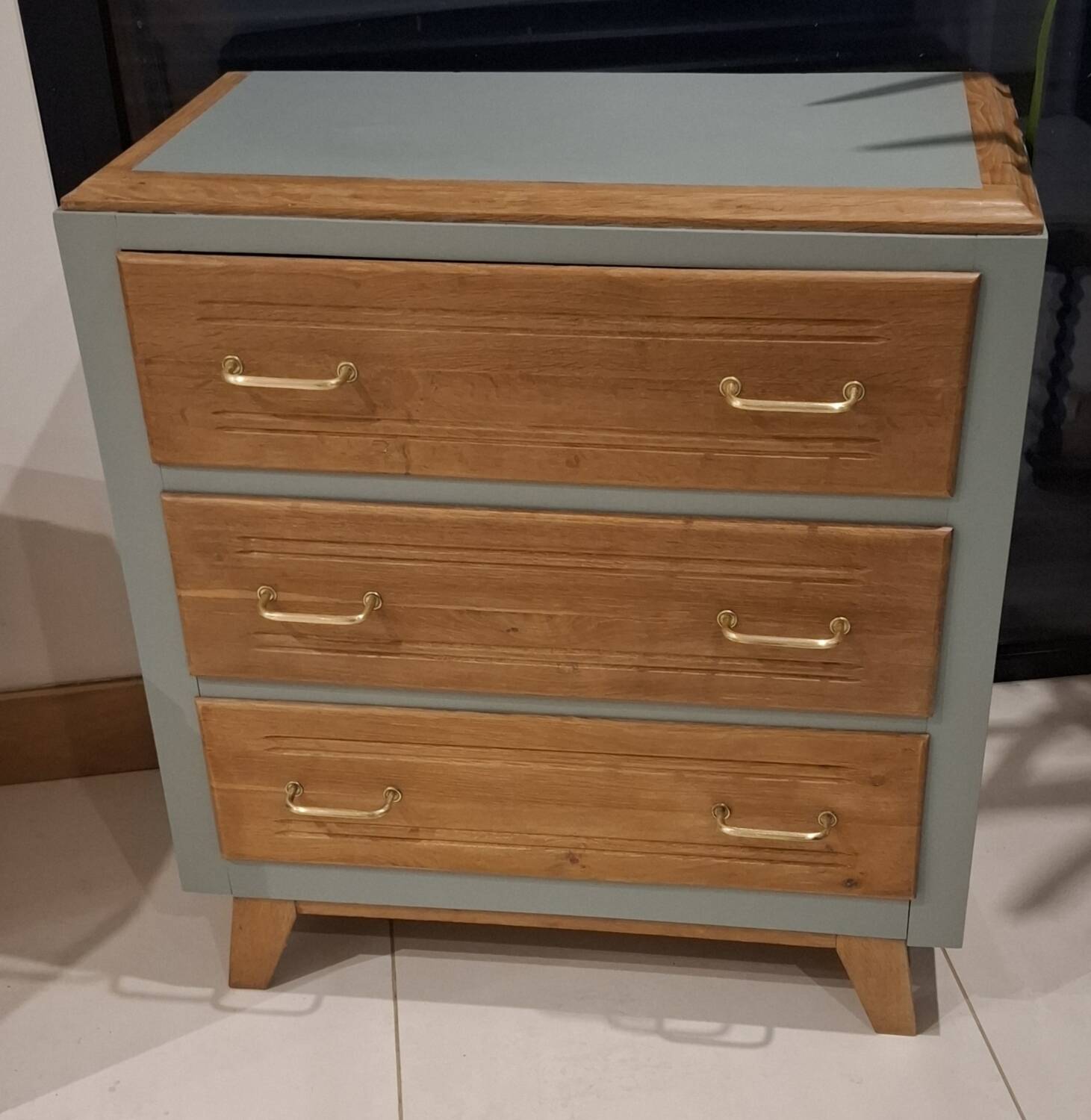 Chest of drawers