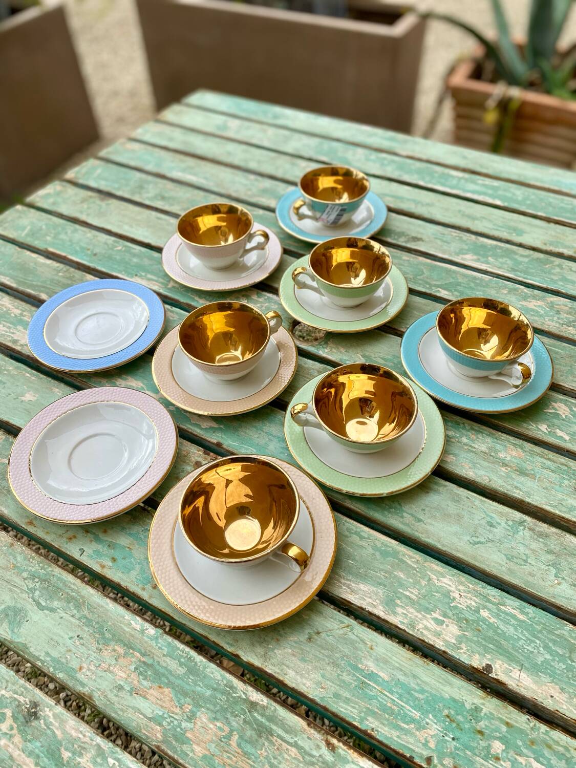 L'Amandinoise colored cup set