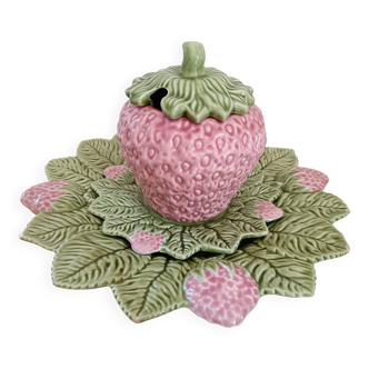 Strawberry slip soup tureen and its two serving dishes Bordallo Pinheiro