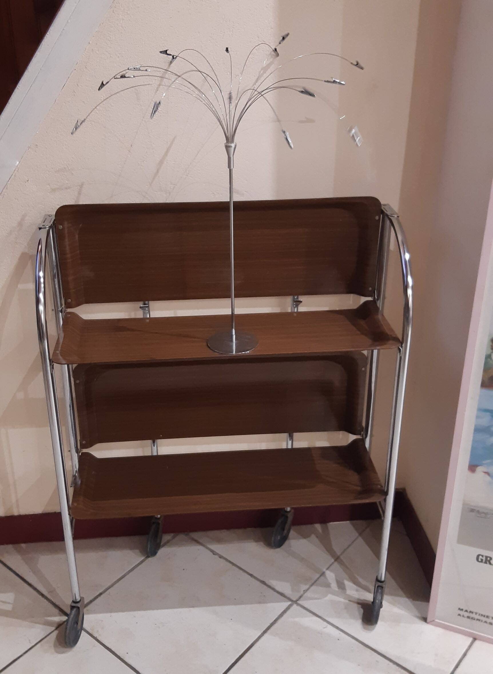 Folding serving table in formica